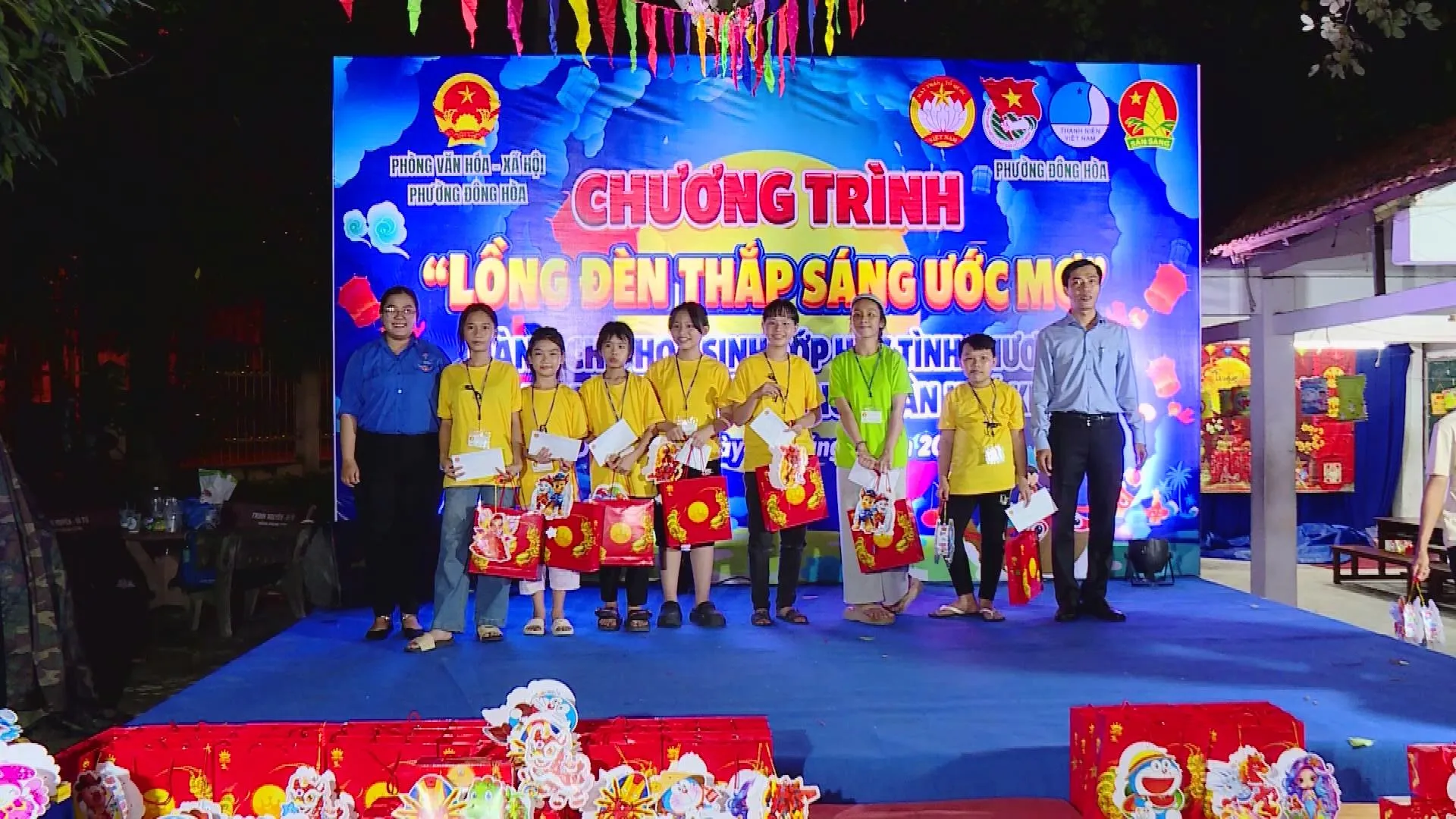 Trung thu ấm áp tại một lớp học tình thương | Vươn Khơi - Ngày 23/9/2026 - Ảnh 2. Trung thu ấm áp tại một lớp học tình thương | Vươn Khơi - Ngày 23/9/2026 - Ảnh 2.