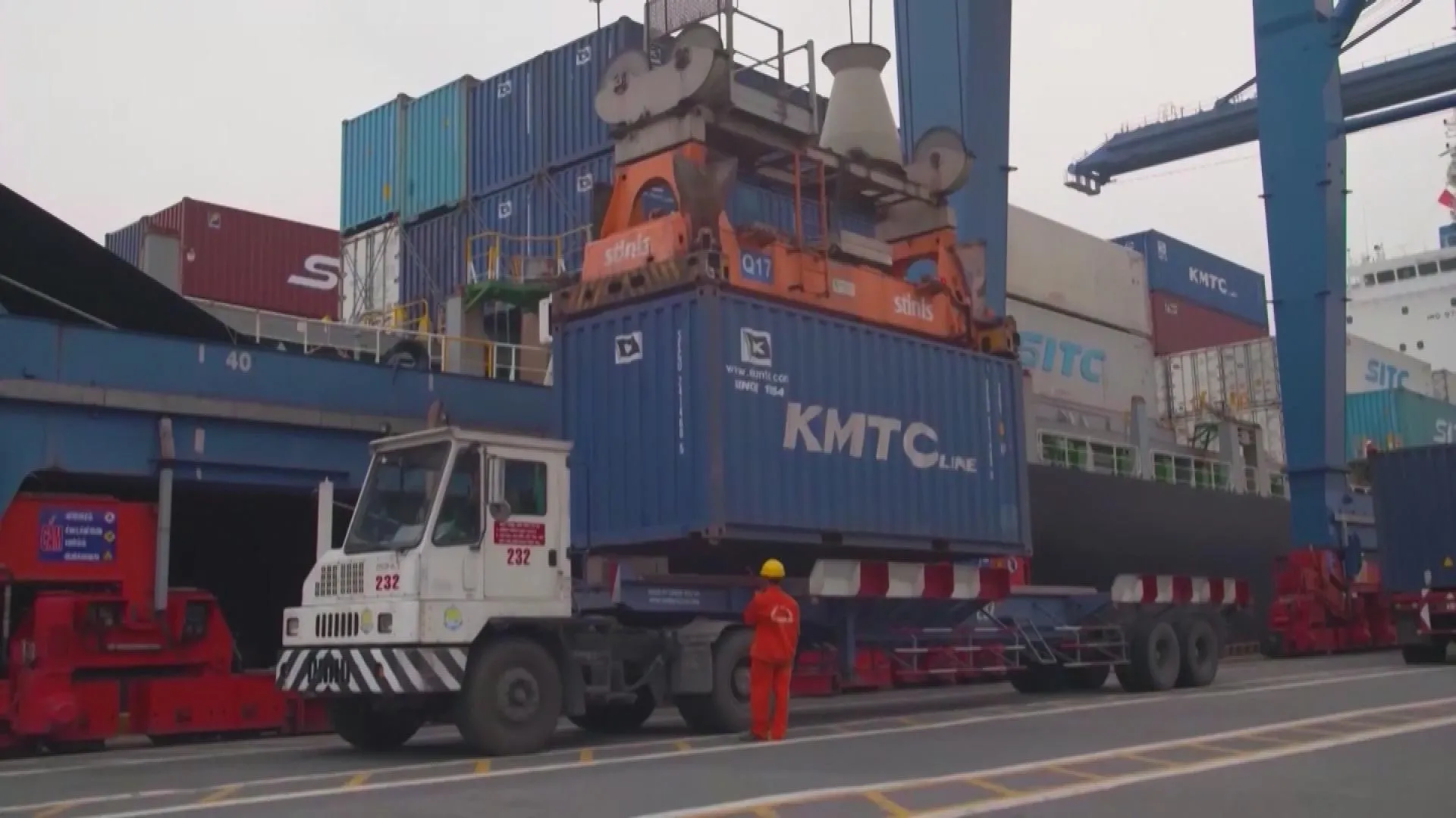 Doanh nghiệp xuất nhập khẩu chủ động chuyển đổi xanh và số hóa để giữ vững vị thế quốc tế - Ảnh 2. Doanh nghiệp xuất nhập khẩu chủ động chuyển đổi xanh và số hóa để giữ vững vị thế quốc tế - Ảnh 2.