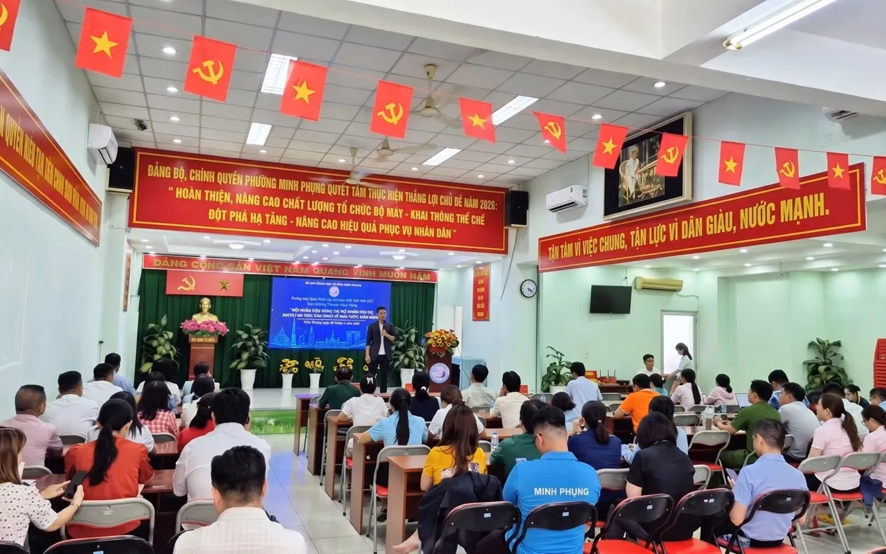 Cán bộ, công chức phường Minh Phụng tham gia tập huấn nâng cao kỹ năng số phục vụ công việc