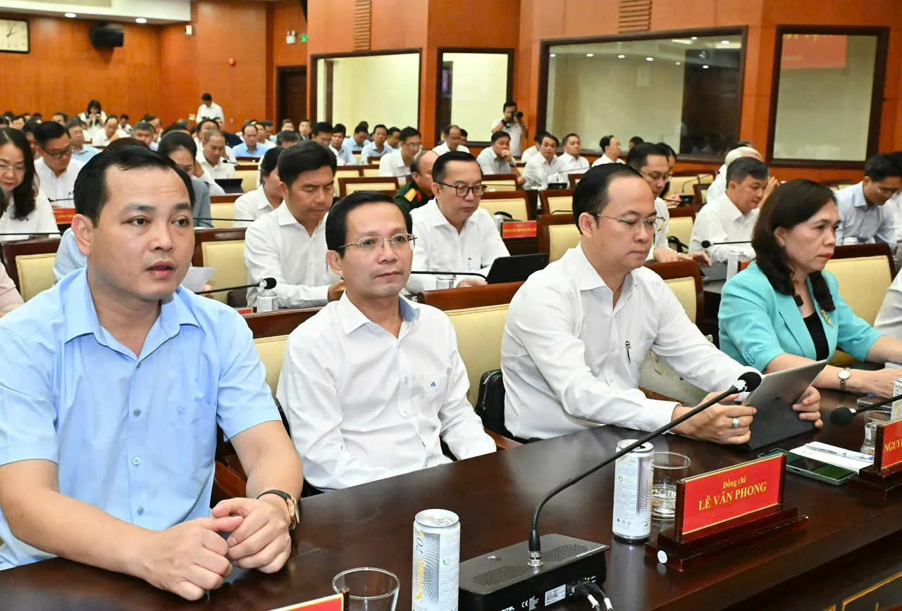 Đại biểu dự hội nghị, chiều 22-9