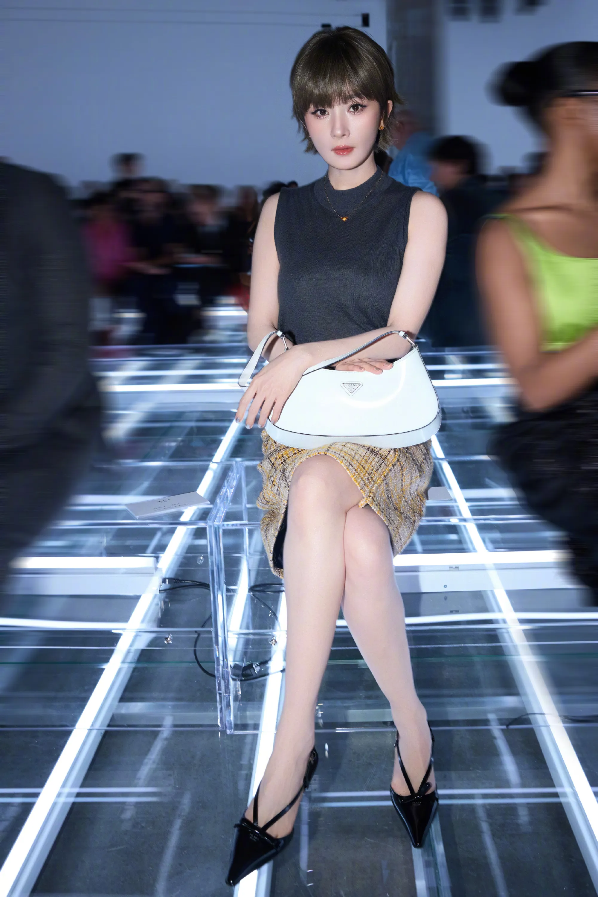 Dương Mịch ngồi hàng ghế đầu show Prada Xuân - Hè 2027