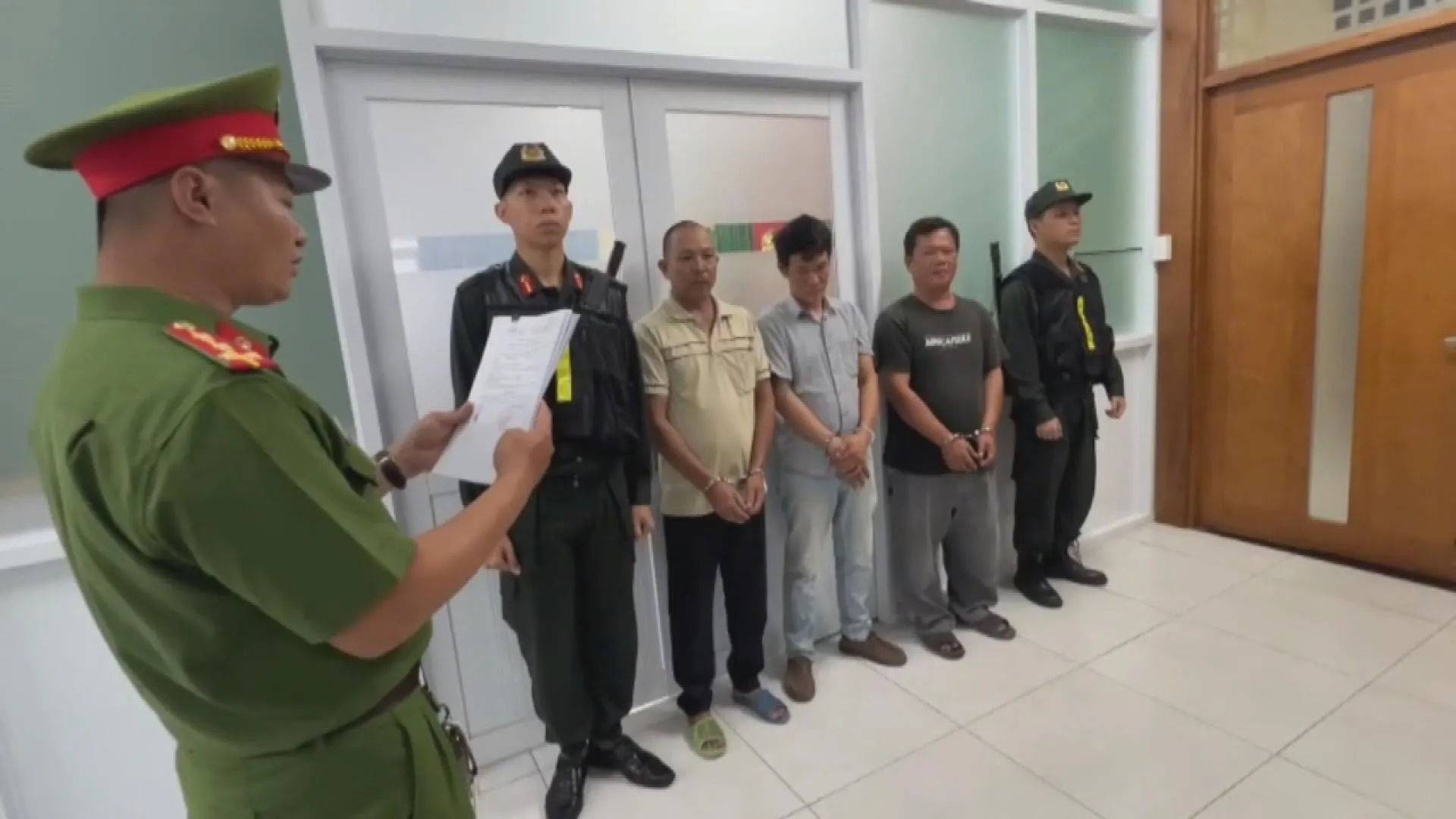 TP. Hồ Chí Minh: khởi tố 10 bị can sản xuất, buôn bán hơn 505 tấn gas giả| 60 Giây Sáng ngày 24/9/2026 - Ảnh 3.
