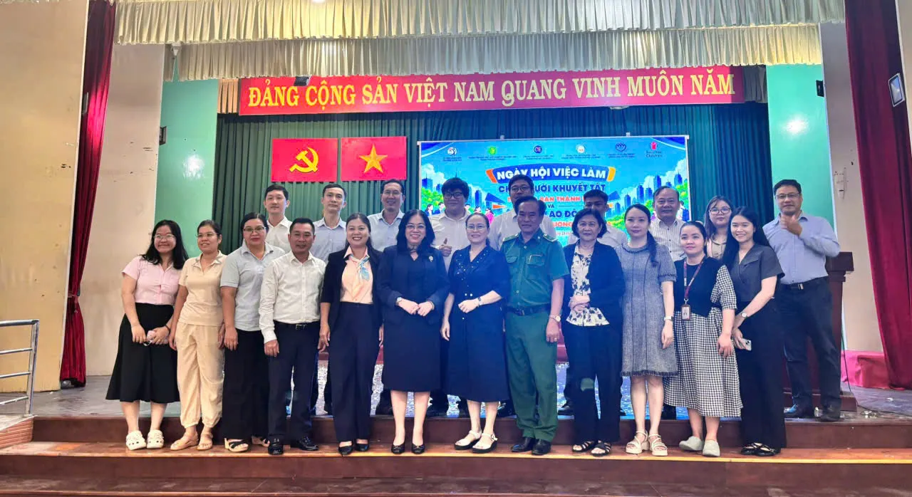Các đơn vị tham gia Ngày hội tìm kiếm việc làm của người lao động và người khuyết tật trên địa bàn TPHCM - Ảnh Bá Nam