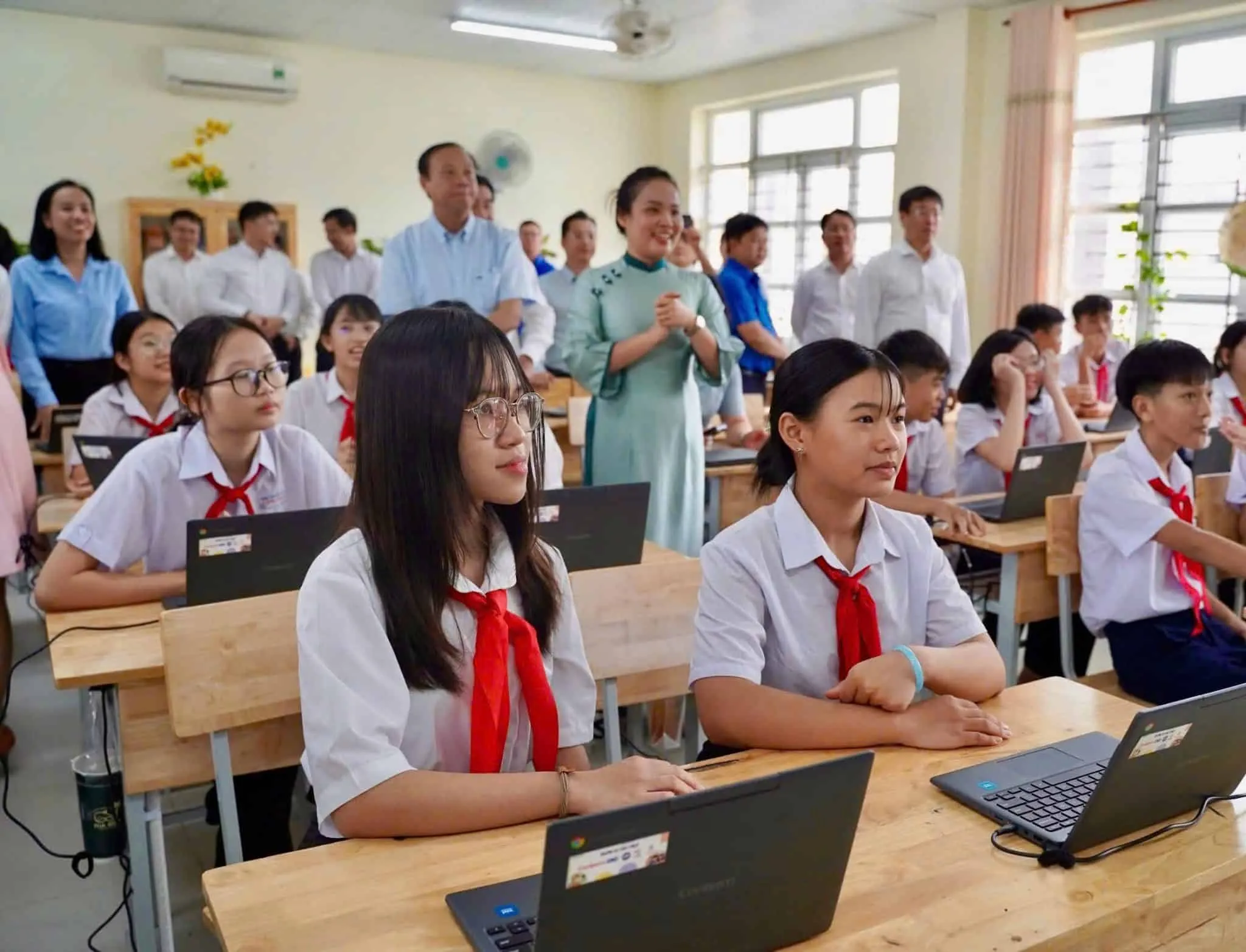 Hình ảnh lớp học số tại đầu cầu Côn Đảo 2
