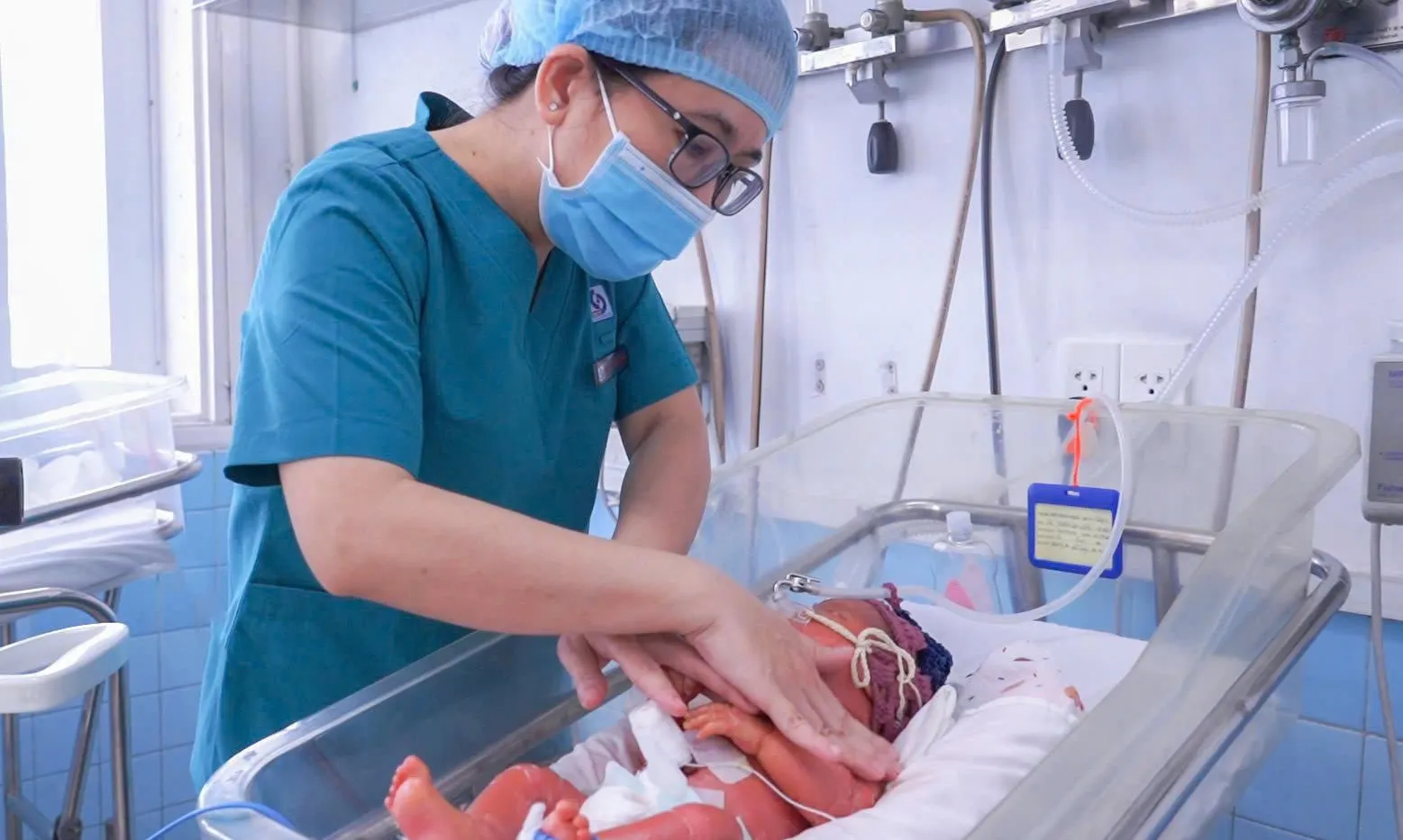 Bệnh viện Nhân dân Gia Định điều trị thành công ca bệnh vảy cá dạng phiến hiếm gặp ở trẻ sinh non