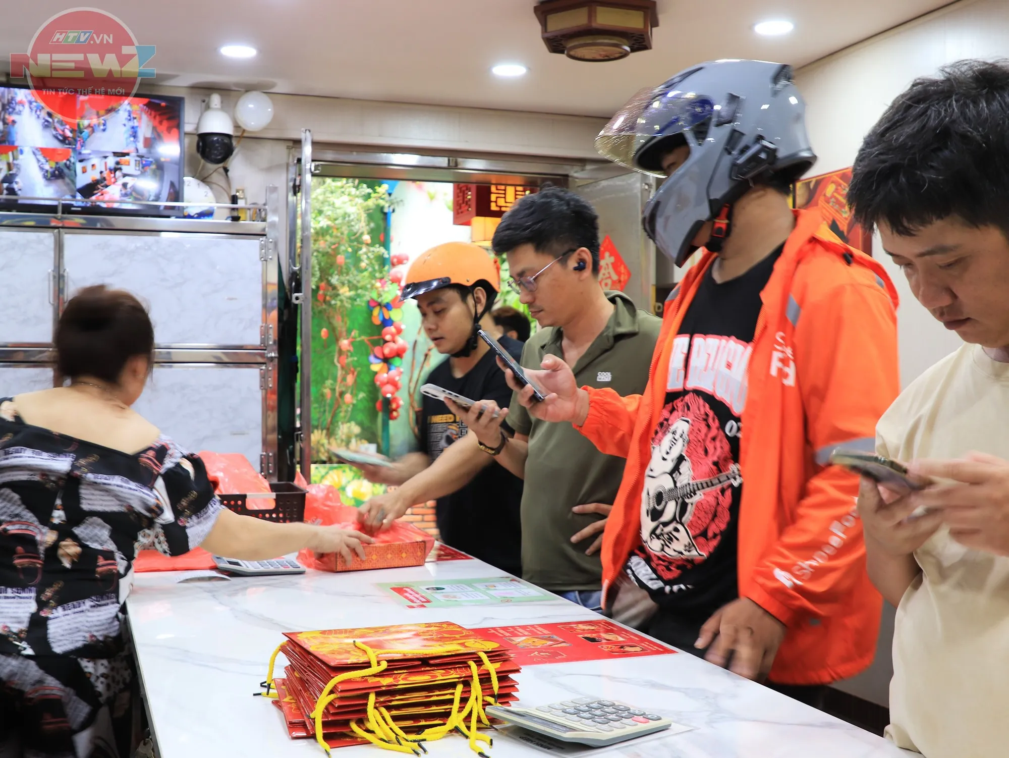 Sau nghìn lớp bánh, sau bốn thế hệ truyền nghề - Ảnh 24. Sau nghìn lớp bánh, sau bốn thế hệ truyền nghề - Ảnh 24.