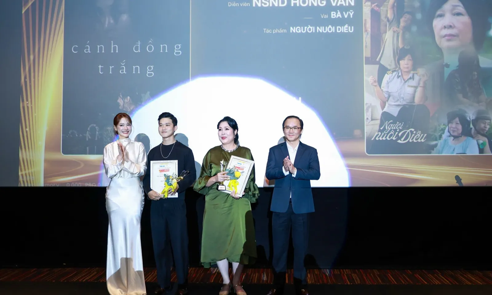 NSND Hồng Vân nhận giải Diễn viên nữ xuất sắc nhất ở tuổi 60 tại Cuộc thi phim ngắn Việt Nam - Vietnamese 2026