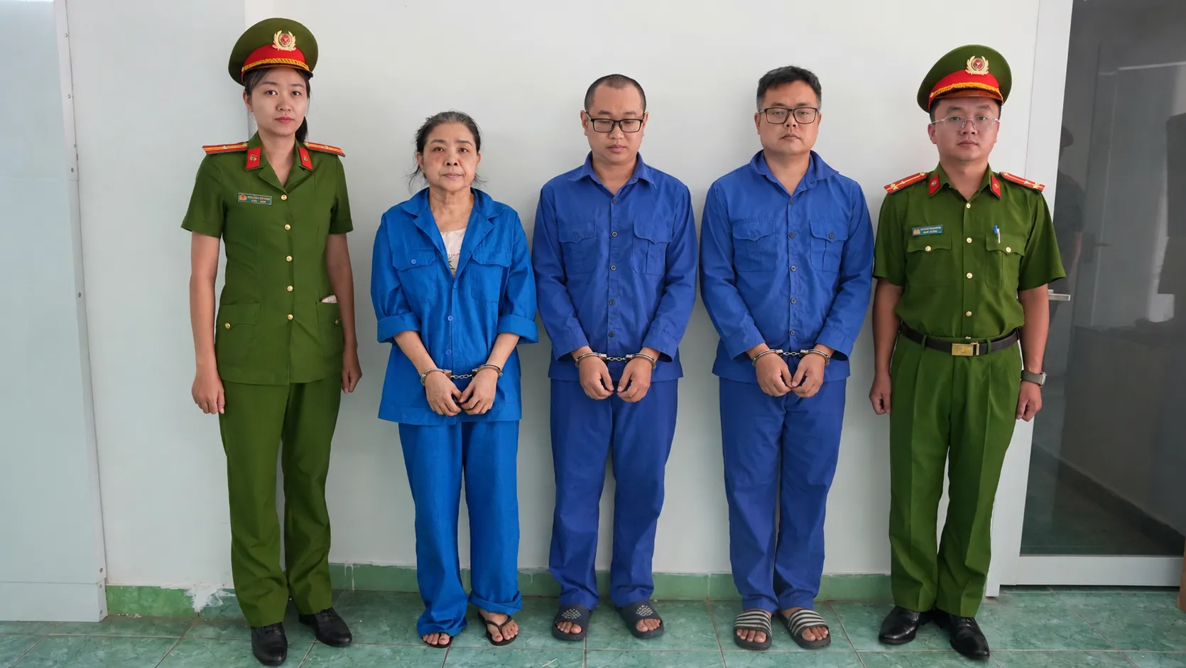 Từ trái sang: Nguyễn Thị Hồng Phượng, Lê Đăng Khôi, Trần Năng Tiến