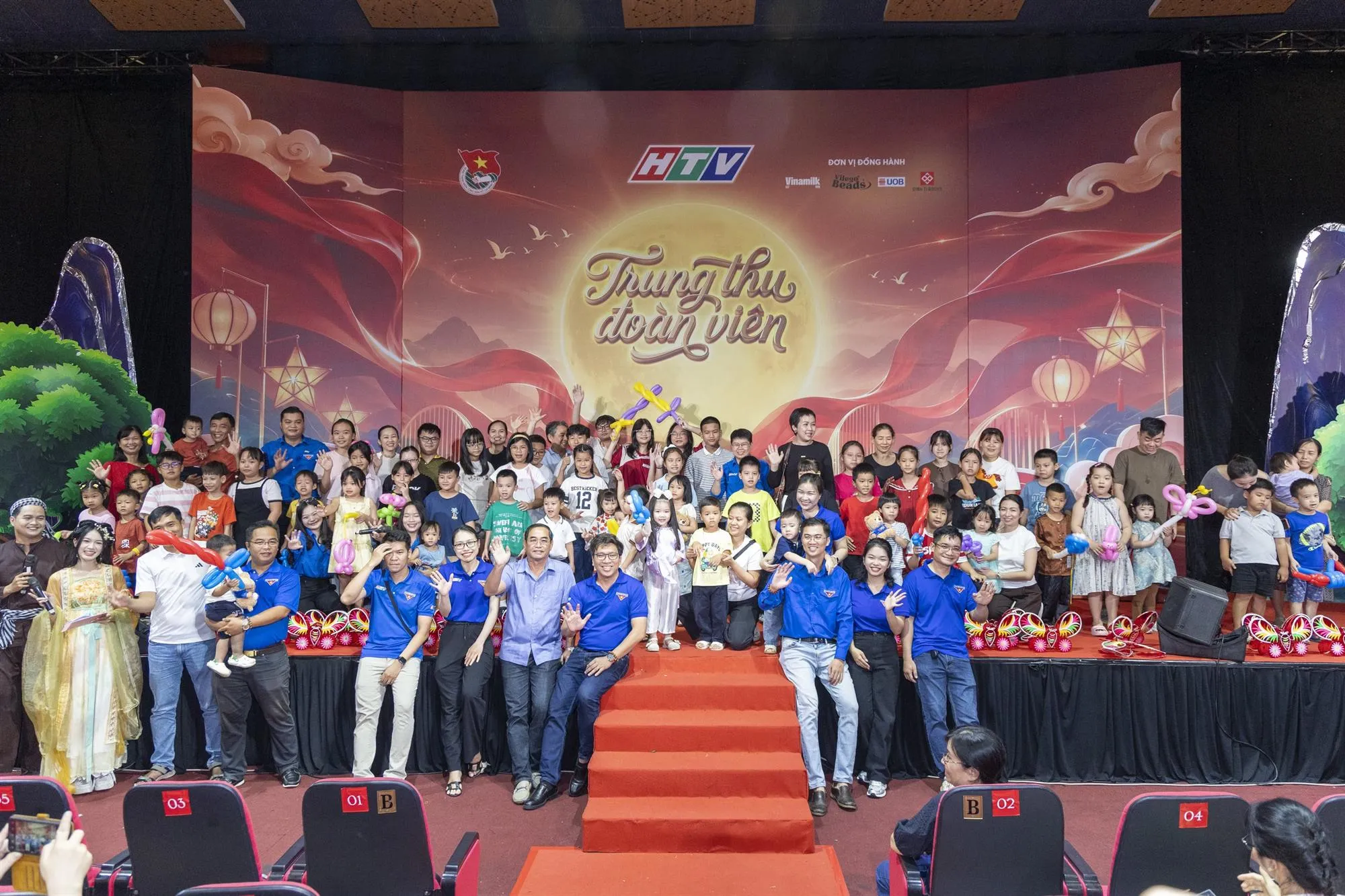 Hơn 100 em thiếu nhi là con cán bộ, nhân viên HTV tham gia ngày hội Trung thu đoàn viên