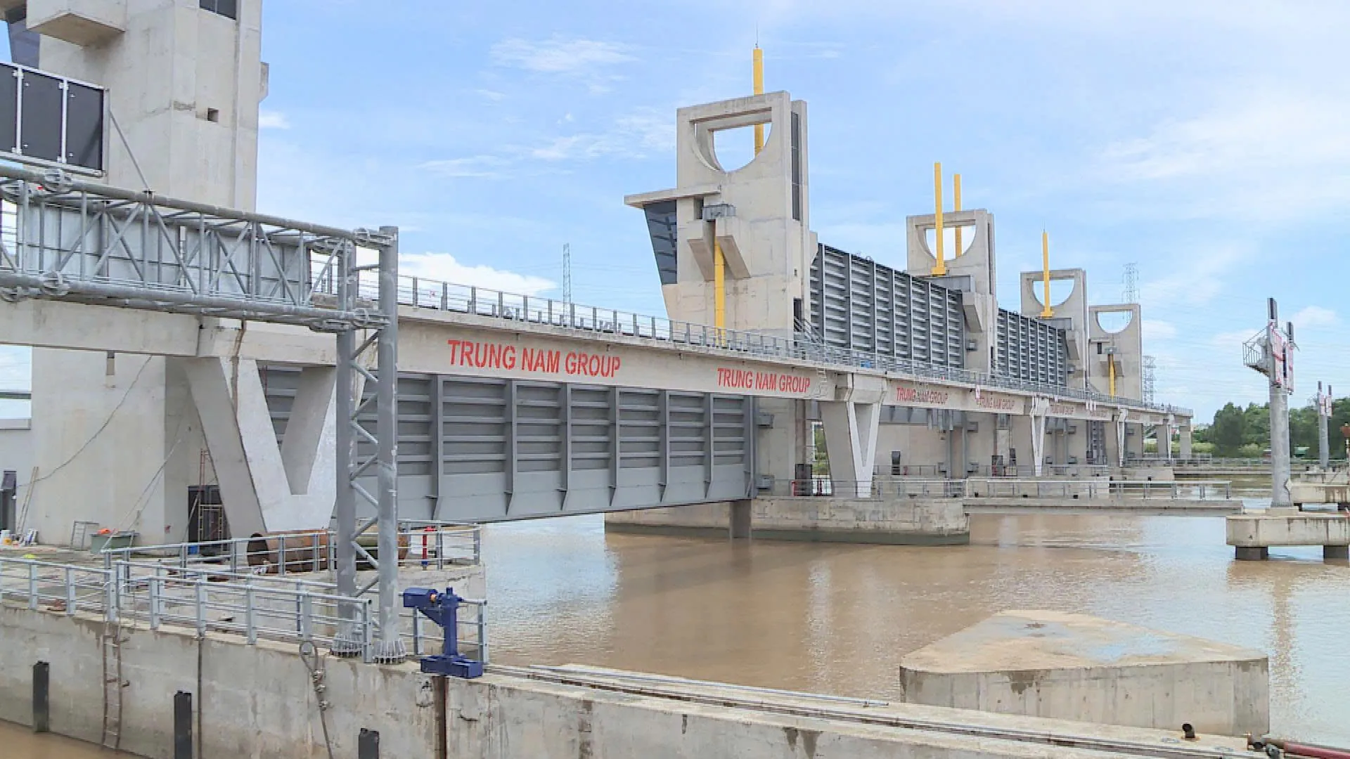 Cống kiểm soát triều thuộc dự án chống ngập TP. Hồ Chí Minh đang được hoàn thiện các hạng mục cuối cùng