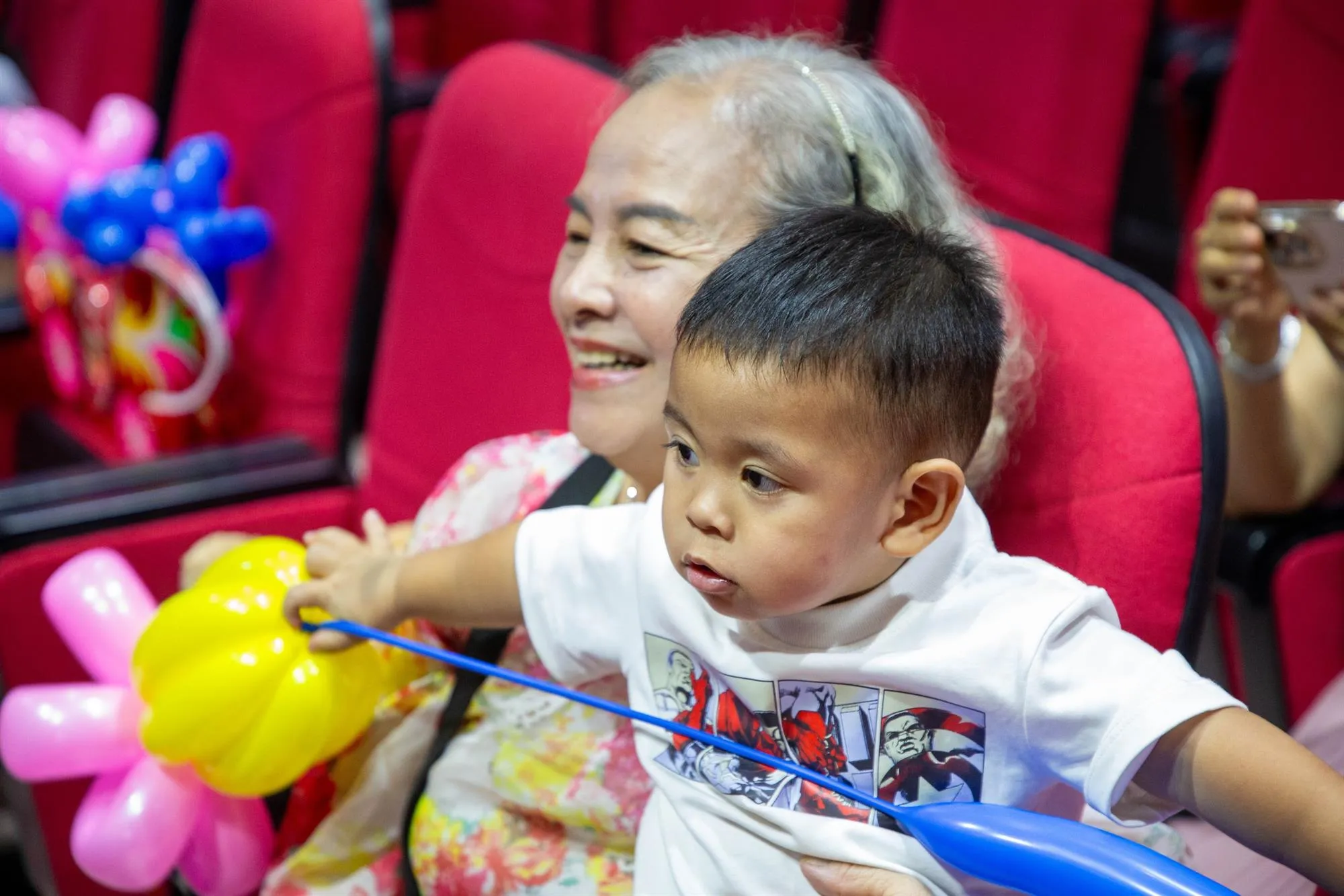 Các em thiếu nhi hào hứng tham gia với những trò chơi trong chương trình