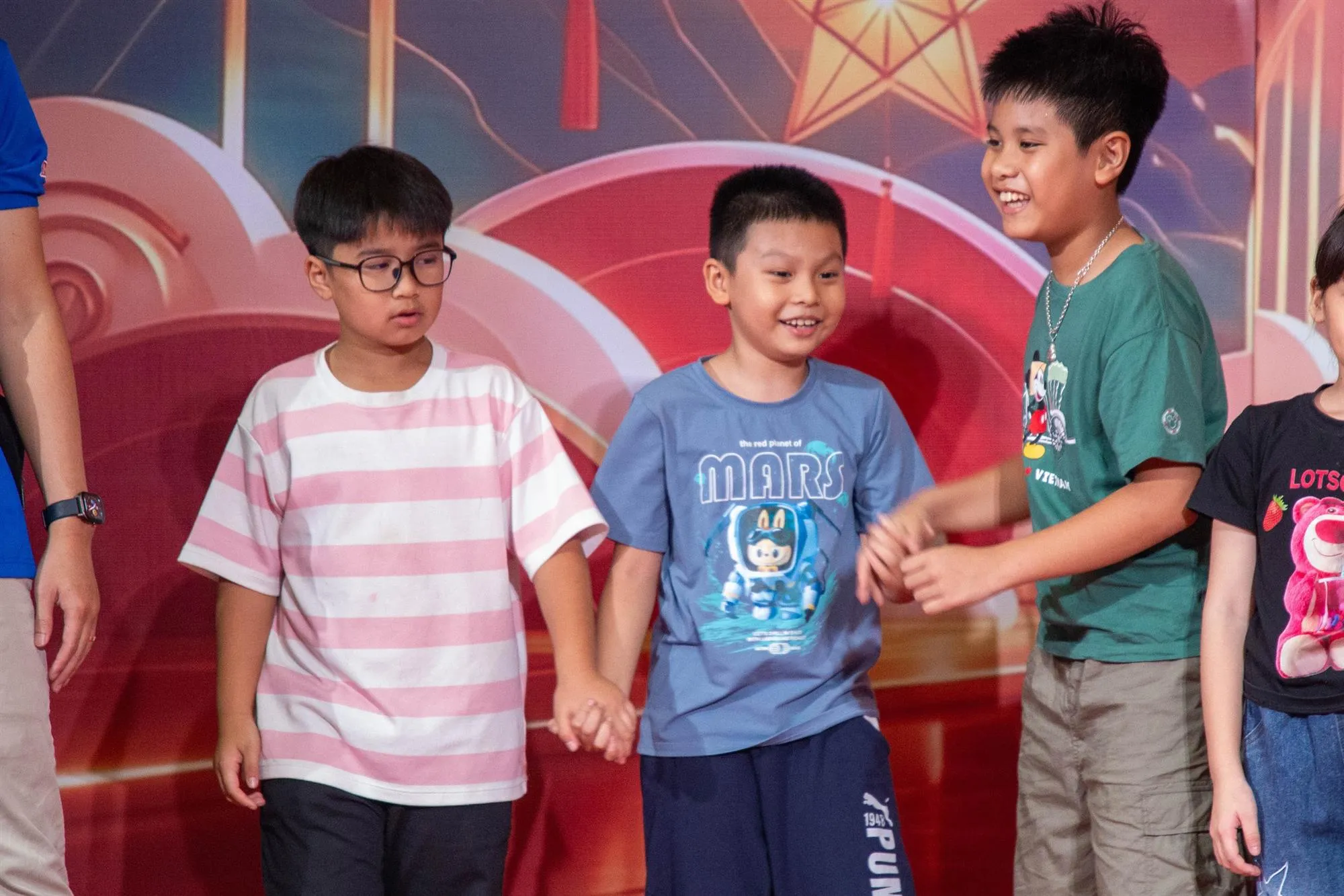 Các em thiếu nhi hào hứng tham gia với những trò chơi trong chương trình