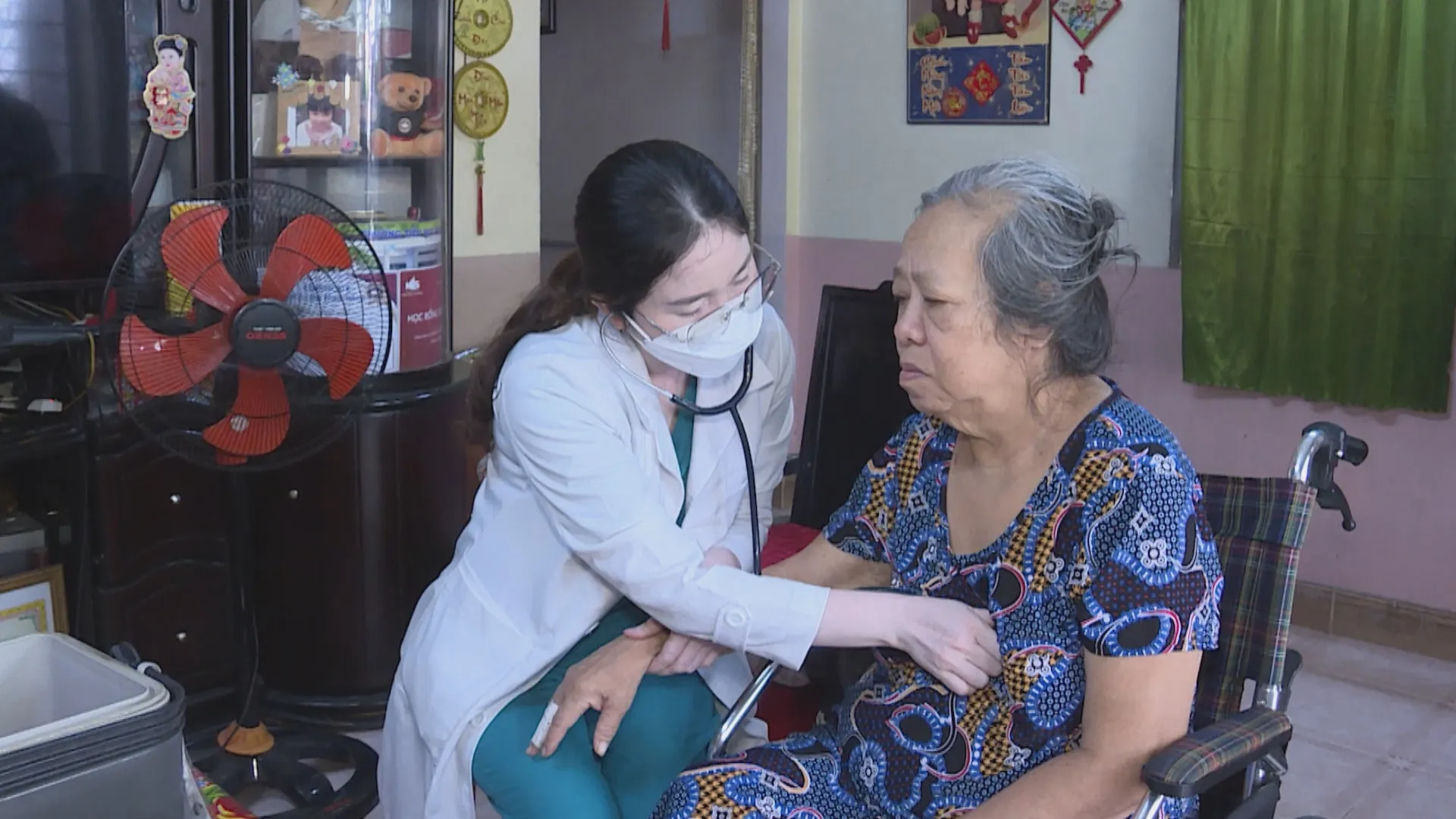 Tại nhiều địa phương khu vực phía bắc TP. Hồ ChÍ Minh, các lực lượng đang tập trung rà soát, tổ chức khám theo từng nhóm đối tượng, từng khu dân cư