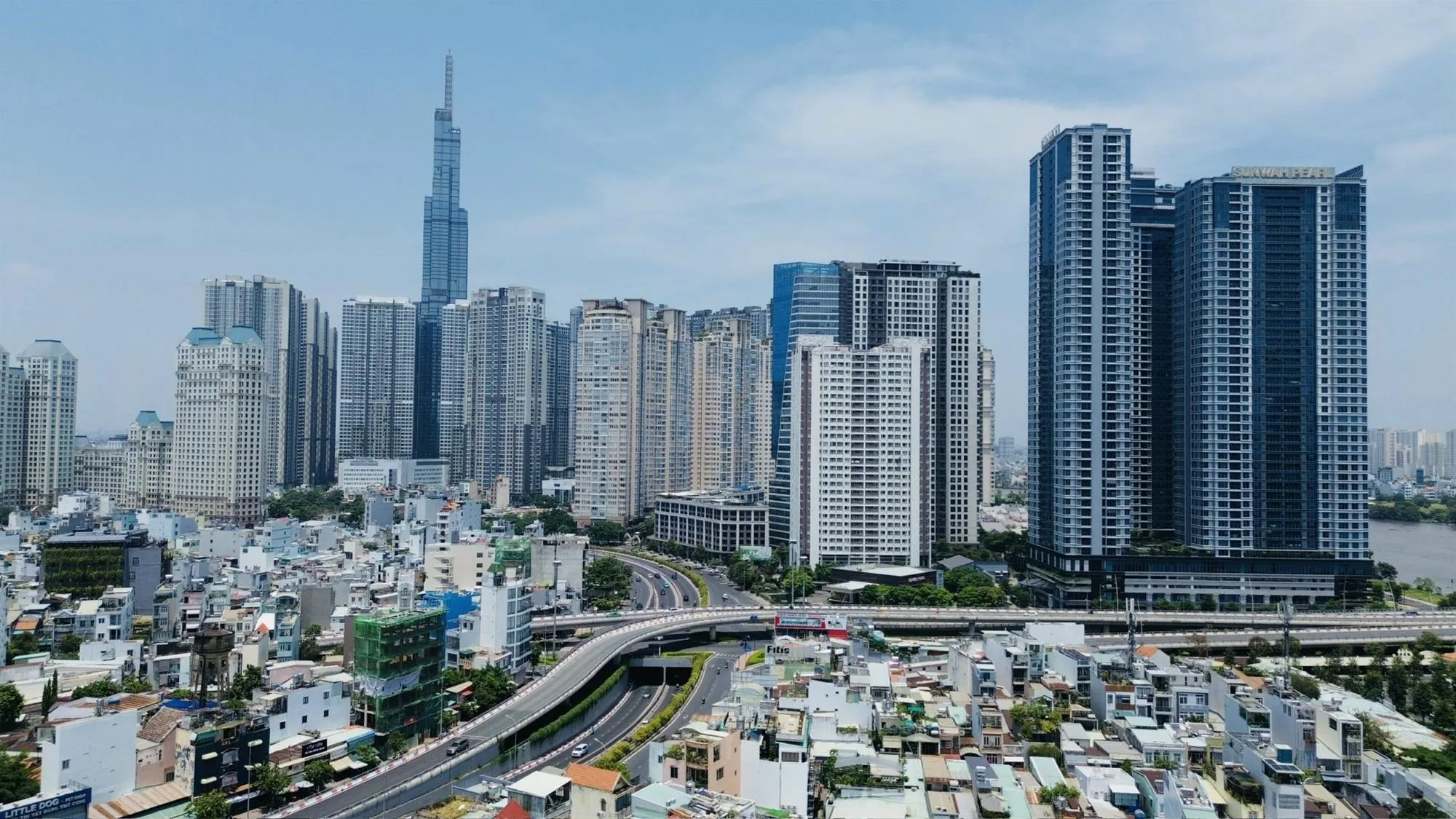 Nguồn lực đất đai tại nhiều dự án đang được khơi thông để tiếp tục triển khai - Ảnh: Xây Dựng
