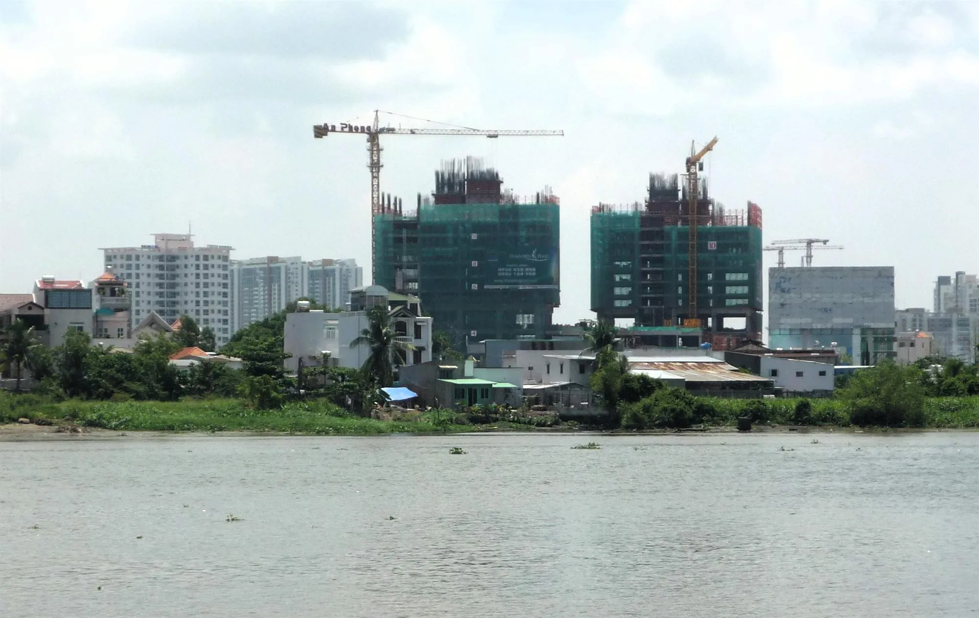 Nhiều dự án trên địa bàn TP. Hồ Chí Minh tiếp tục hoàn thiện sau thời gian tạm dừng do khó khăn vướng mắc - Ảnh: Xây Dựng