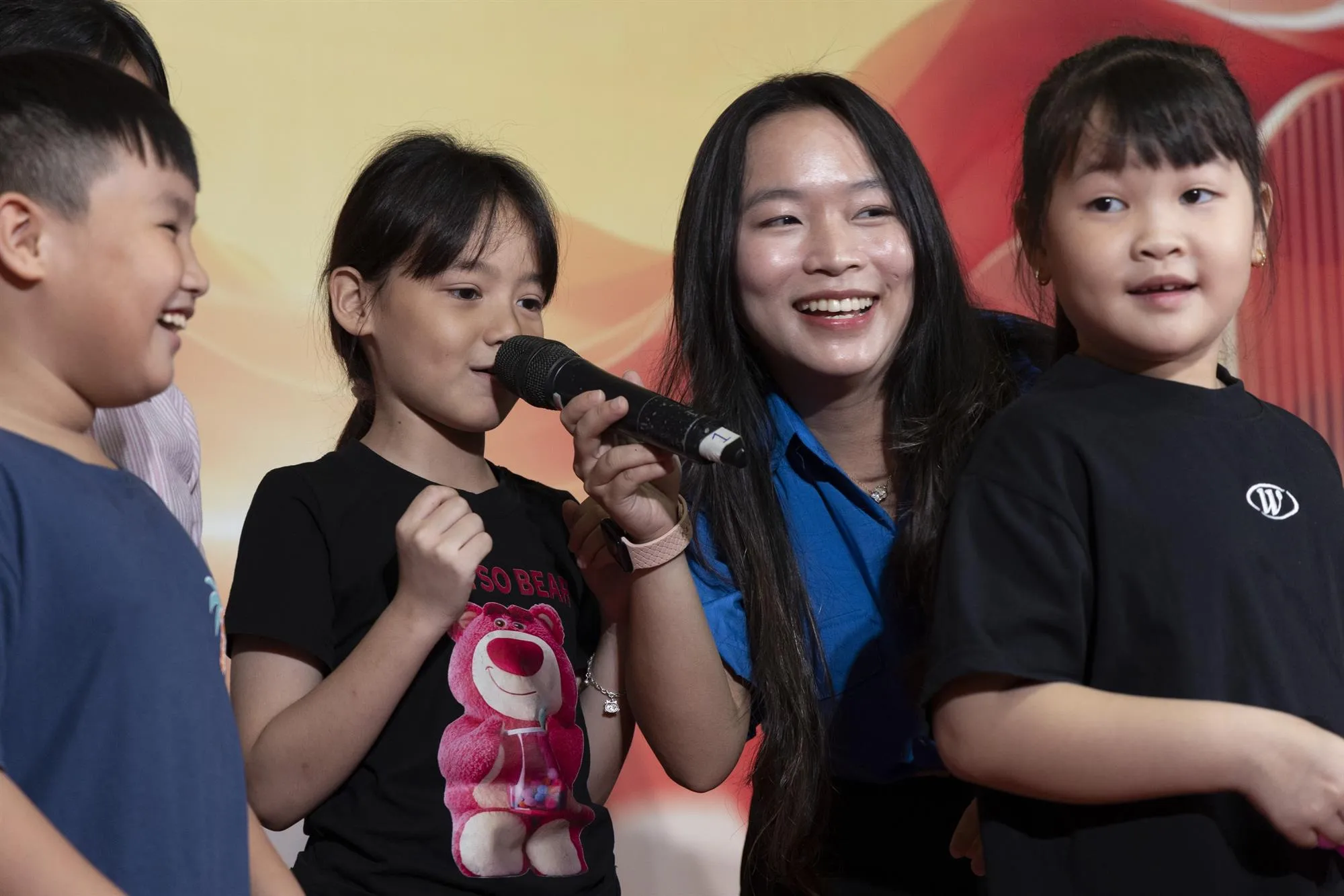 Những nụ cười rạng rỡ của các em nhỏ trong ngày hội Trung thu