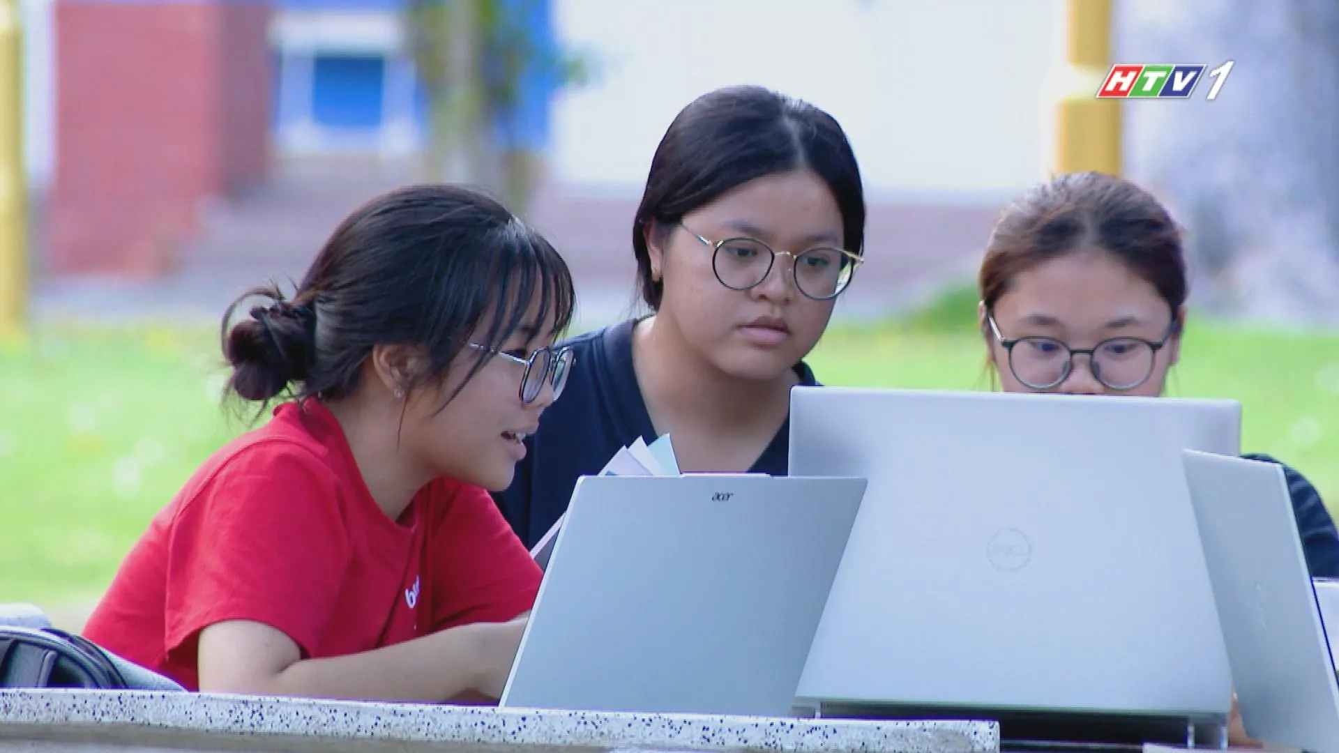 Không gian số trở thành một phần quen thuộc trong đời sống của người trẻ