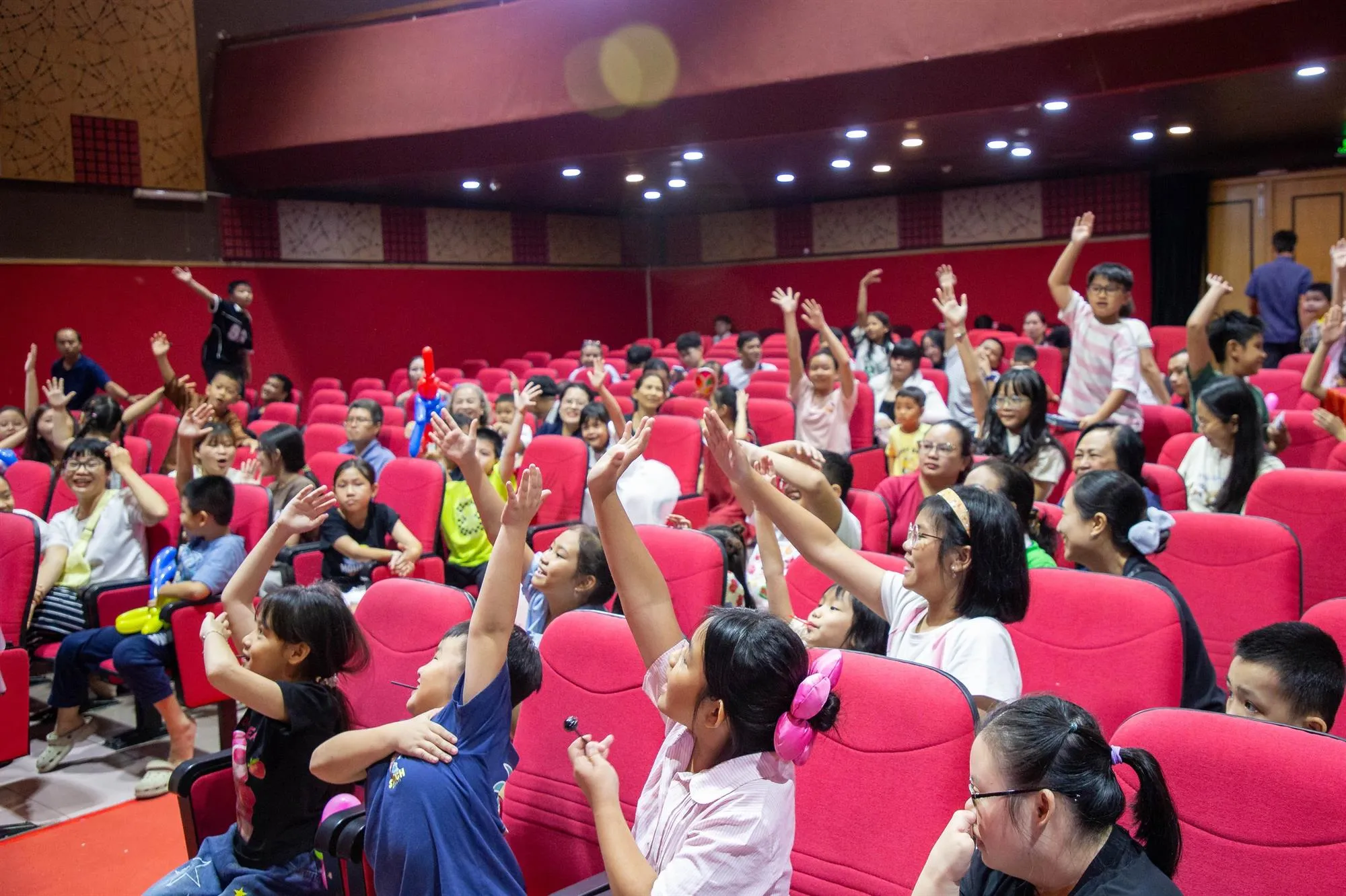 Nhiều hoạt động vui chơi, giao lưu được tổ chức dành cho các em thiếu nhi