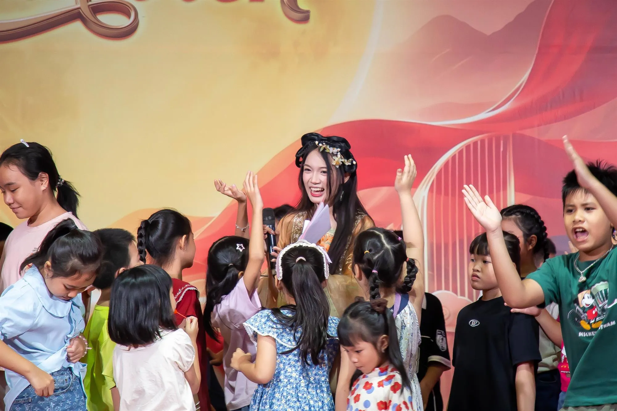 Nhiều hoạt động vui chơi, giao lưu được tổ chức dành cho các em thiếu nhi