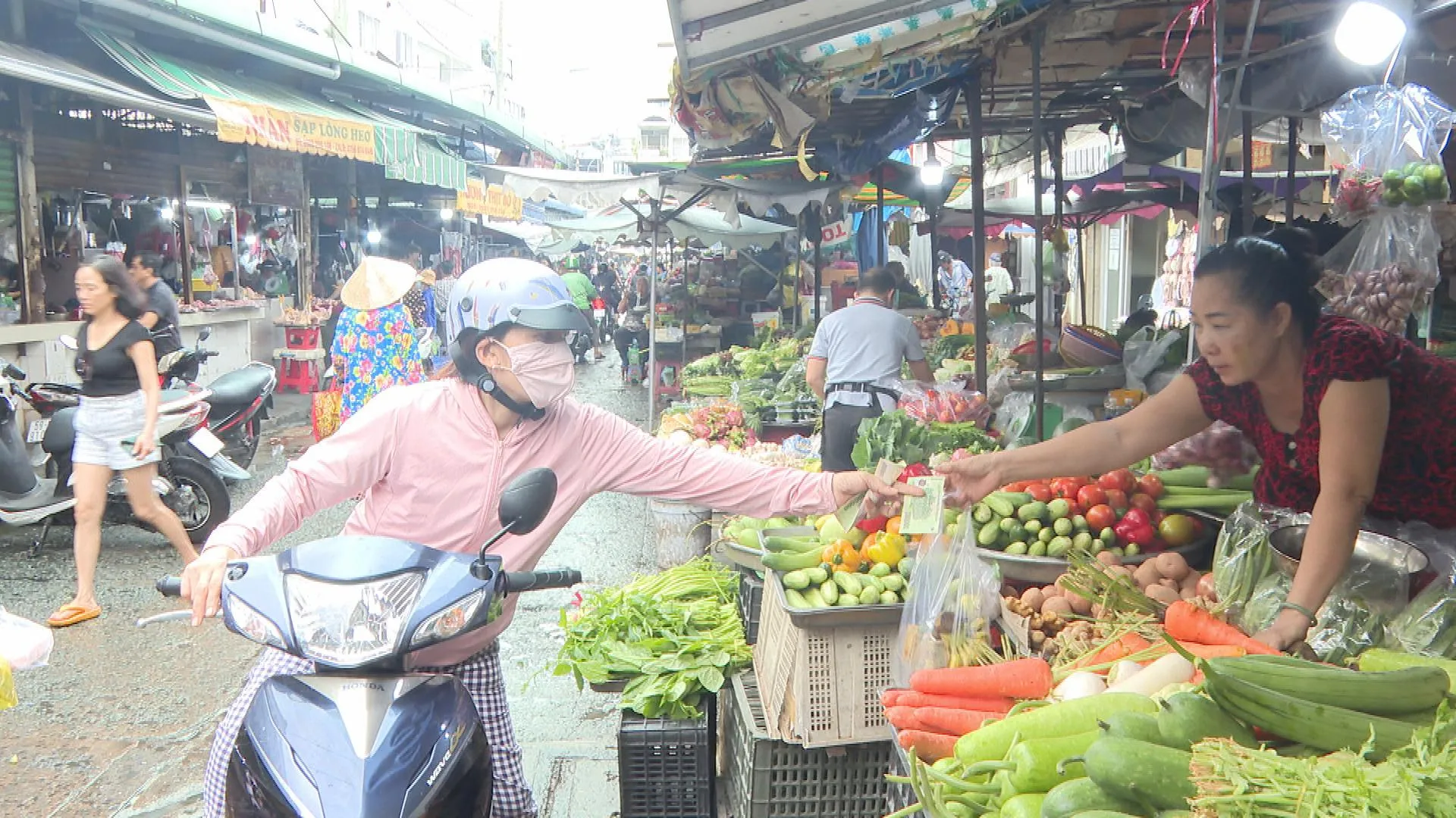 Khi thời tiết nắng nóng trở lại, lượng hàng nhanh chóng ổn định