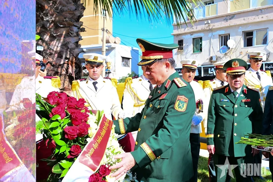 Đại tướng Nguyễn Trọng Nghĩa dâng hoa tưởng nhớ Chủ tịch Hồ Chí Minh Đại tướng Nguyễn Trọng Nghĩa dâng hoa tưởng nhớ Chủ tịch Hồ Chí Minh