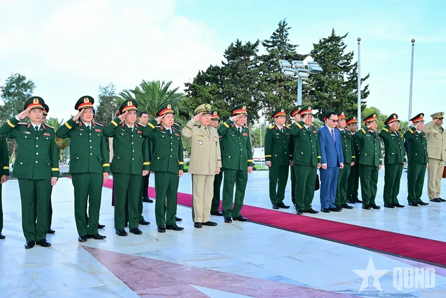 Đại tướng Nguyễn Trọng Nghĩa và đoàn đại biểu chính trị cấp cao Quân đội nhân dân Việt Nam đặt vòng hoa tại Đài tưởng niệm Liệt sĩ ở thủ đô Algiers Đại tướng Nguyễn Trọng Nghĩa và đoàn đại biểu chính trị cấp cao Quân đội nhân dân Việt Nam đặt vòng hoa tại Đài tưởng niệm Liệt sĩ ở thủ đô Algiers