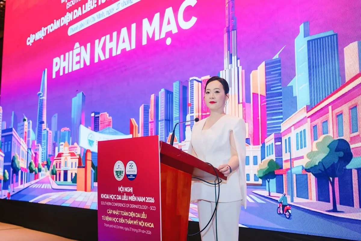 BS.CKII Nguyễn Thị Phan Thúy – Giám đốc Bệnh viện Da Liễu TP.HCM phát biểu tại hội nghị