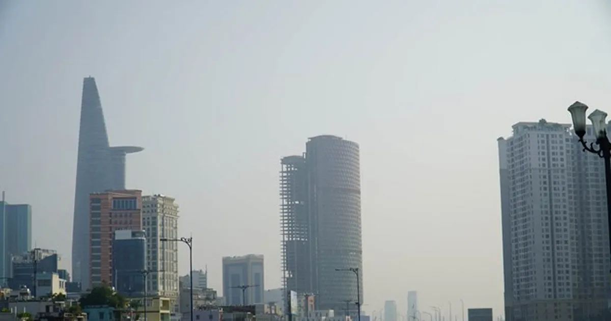 TP. Hồ Chí Minh mù đục sáng 27/9, chất lượng không khí ở mức đáng lưu ý