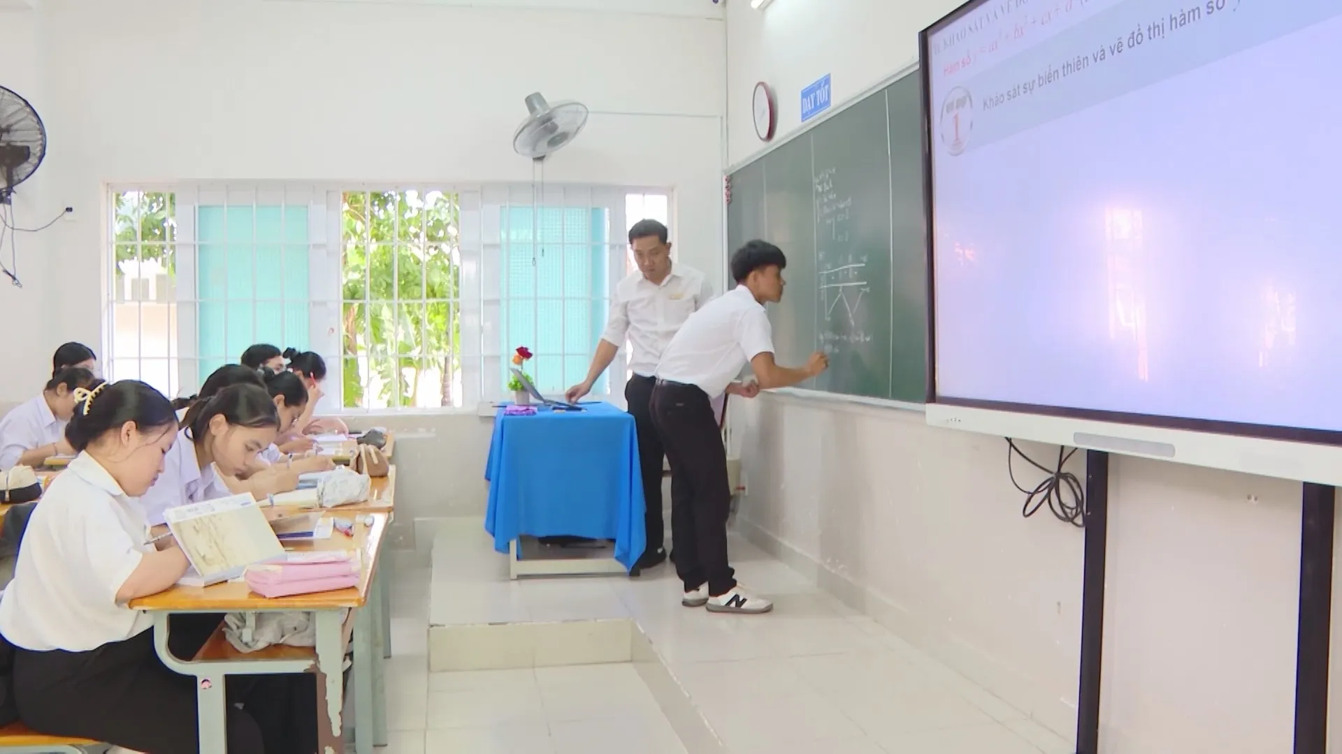 TP. Hồ Chí Minh thu hút 5,7 tỷ USD vào các KCN | Vươn Khơi - Ngày 28/9/2026 - Ảnh 6. TP. Hồ Chí Minh thu hút 5,7 tỷ USD vào các KCN | Vươn Khơi - Ngày 28/9/2026 - Ảnh 6.