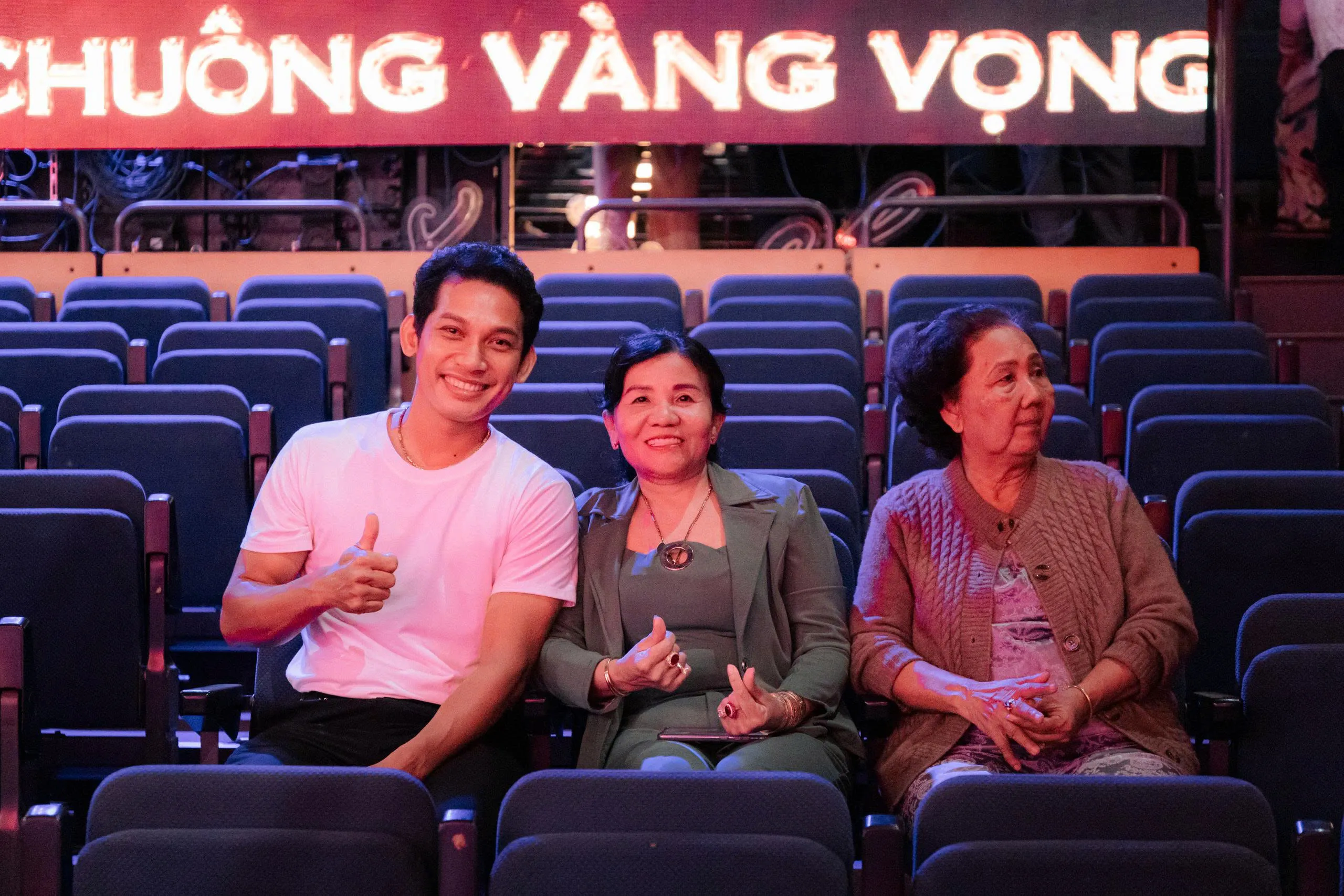Toàn cảnh đêm vinh danh Chuông vàng vọng cổ 2026: Trọn vẹn cảm xúc - Truyền lửa đam mê - Ảnh 6.