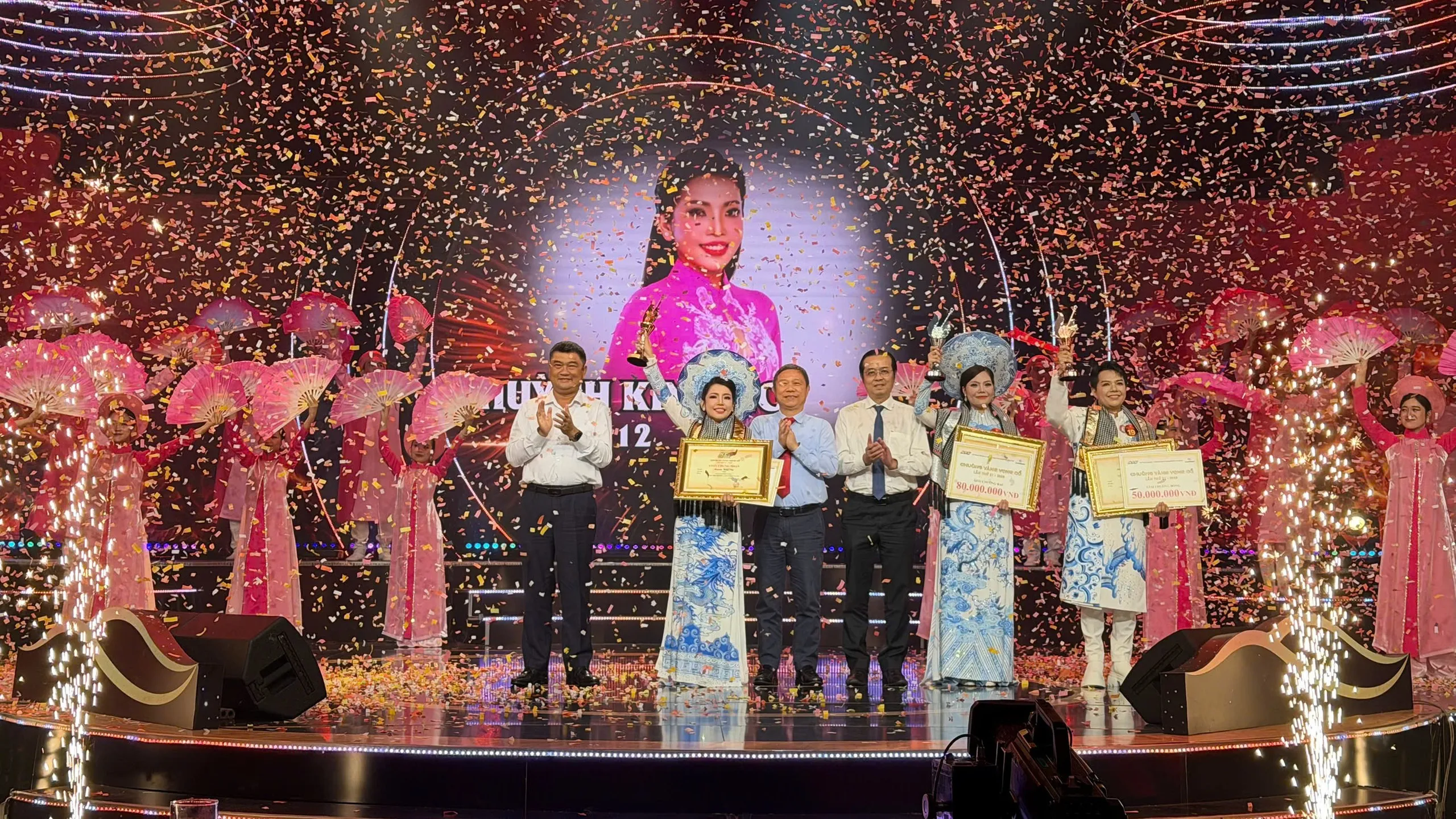 Toàn cảnh đêm vinh danh Chuông vàng vọng cổ 2026: Trọn vẹn cảm xúc - Truyền lửa đam mê - Ảnh 40.