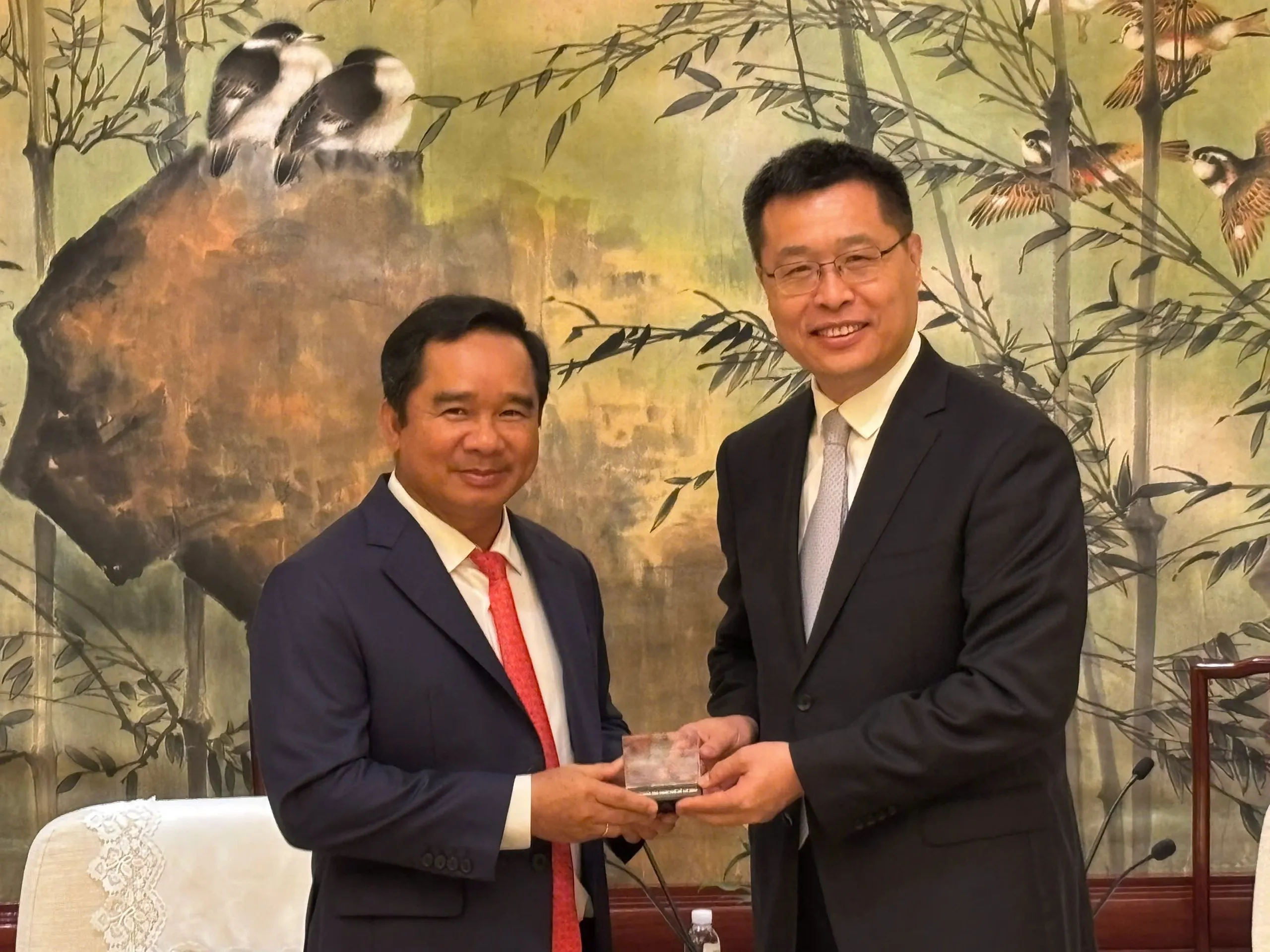 Nhiều điểm tương đồng về vị thế phát triển kinh tế giữa TP. Hồ Chí Minh và Thượng Hải (Trung Quốc) - Ảnh 3. Nhiều điểm tương đồng về vị thế phát triển kinh tế giữa TP. Hồ Chí Minh và Thượng Hải (Trung Quốc) - Ảnh 3.