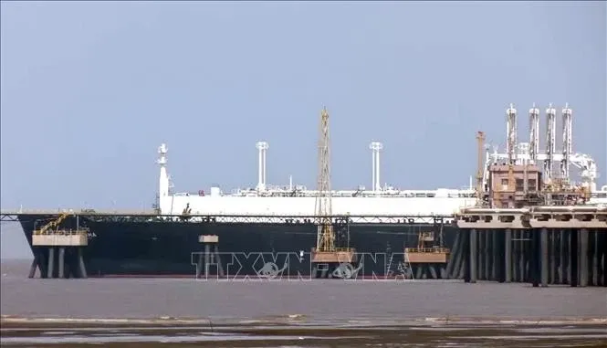 Ấn Độ chính thức đưa vào khai thác chuyến tàu chạy bằng LNG đầu tiên
