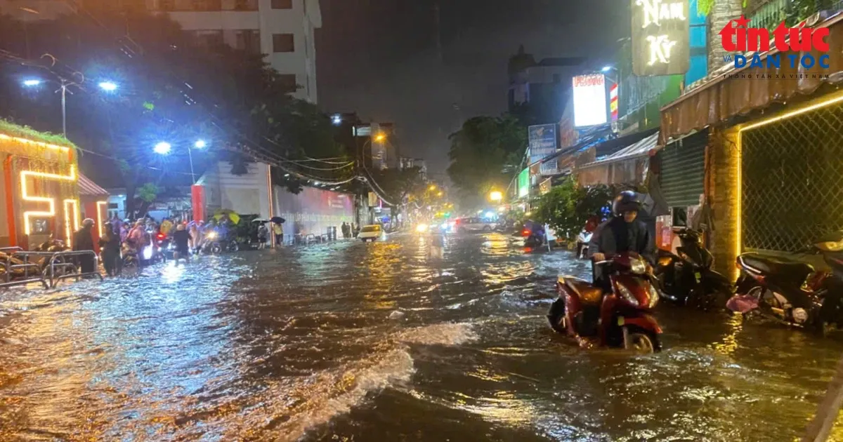 TP Hồ Chí Minh đề phòng ngập do mưa dông và triều cường