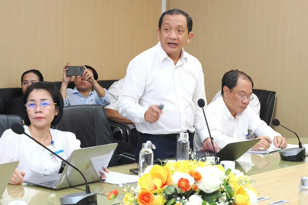 PGS-TS-BS Nguyễn Anh Dũng, Phó Giám đốc Sở Y tế TP.HCM báo cáo tại buổi làm việc (Ảnh: HOÀNG HÙNG)