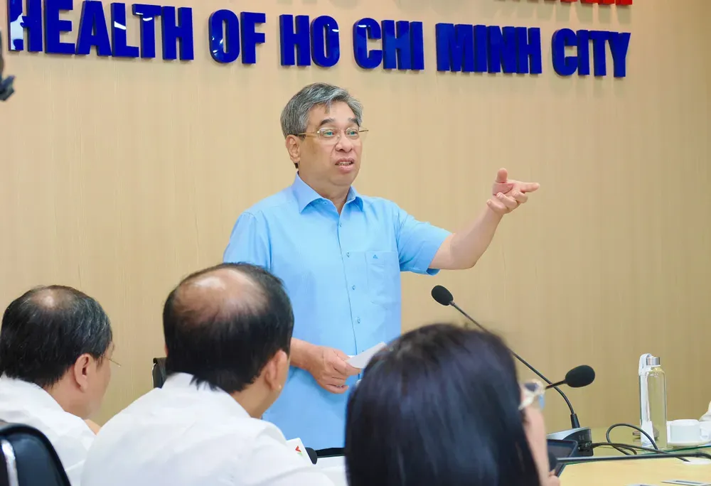 Phó Bí thư Thành ủy TP.HCM Nguyễn Phước Lộc chỉ đạo tại buổi làm việc với Sở Y tế chiều 28/9 (Ảnh: HOÀNG HÙNG)