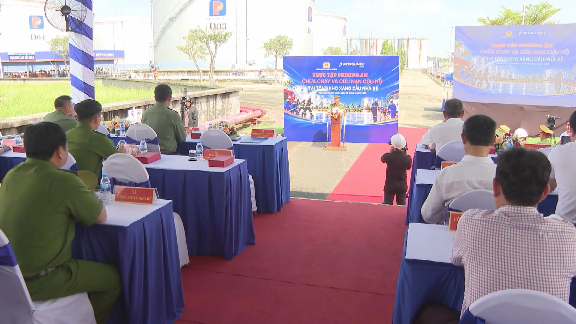 Quang cảnh lễ khai mạc thực tập phương án chữa cháy và cứu nạn, cứu hộ cấp thành phố tại Tổng kho xăng dầu Nhà Bè