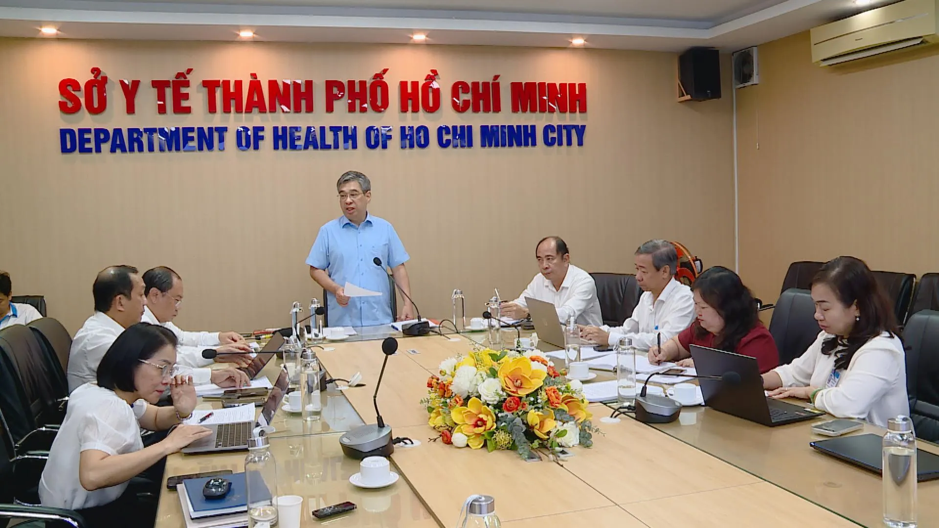 Đại biểu phát biểu, trao đổi các nội dung liên quan đến chương trình kết nối bệnh viện với trạm y tế