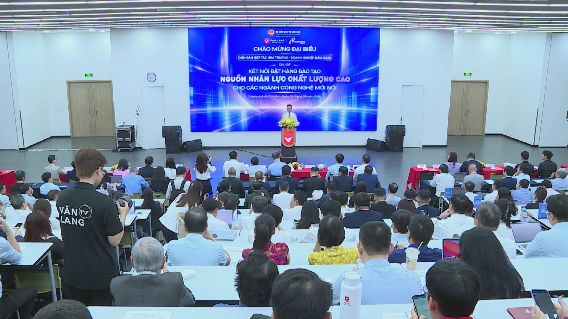 Toàn cảnh Diễn đàn hợp tác nhà trường – doanh nghiệp năm 2026 với chủ đề "Kết nối đặt hàng đào tạo nguồn nhân lực chất lượng cao cho các ngành công nghệ mới nổi" diễn ra tại TP. Hồ Chí Minh