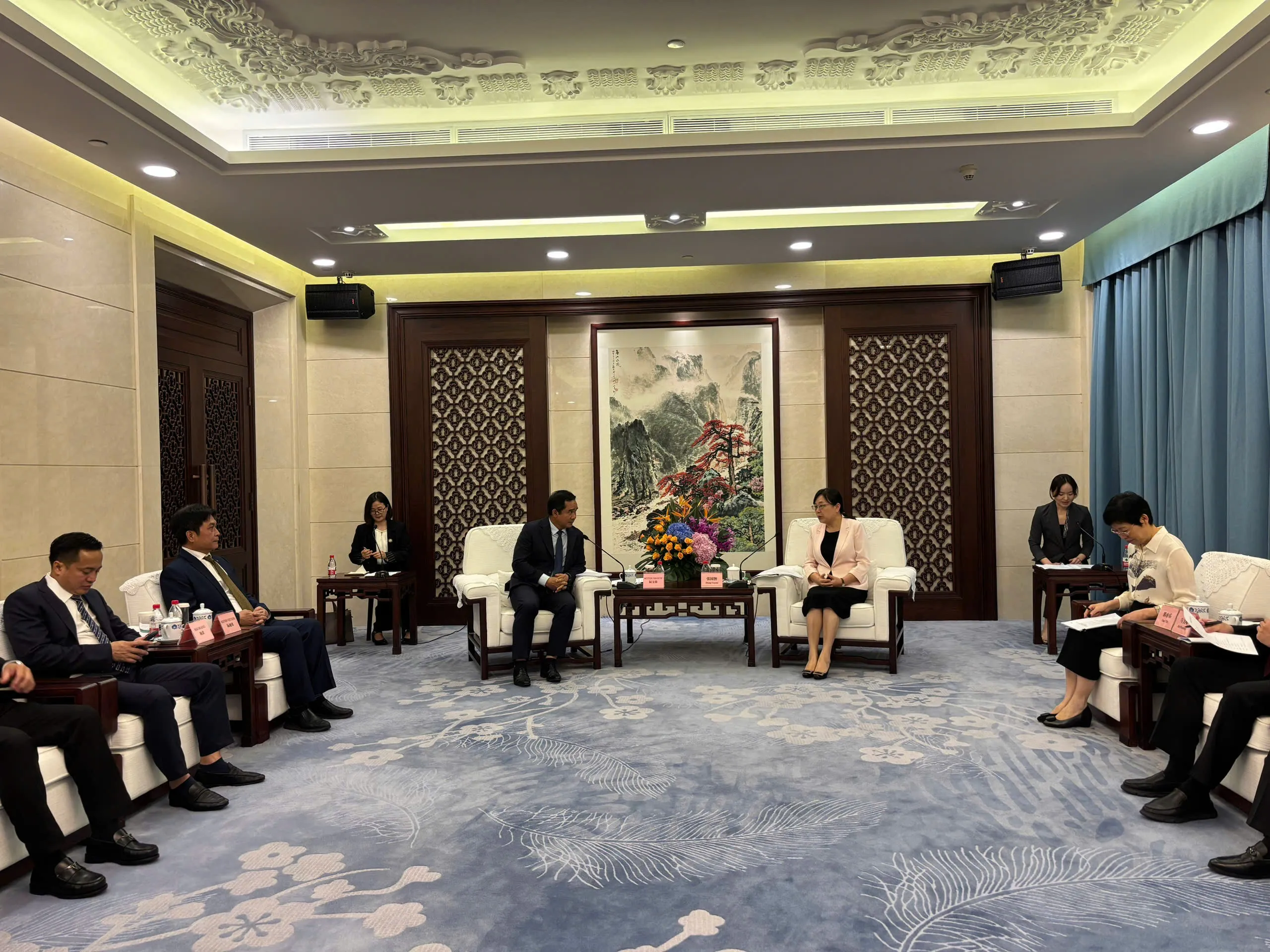 TP. Hồ Chí Minh – Quảng Đông: Thắt chặt tình hữu nghị, mở rộng hợp tác cùng phát triển - Ảnh 4. Quang cảnh trang trọng của buổi hội kiến giữa đoàn đại biểu TP. Hồ Chí Minh và tỉnh Quảng Đông (Trung Quốc)
