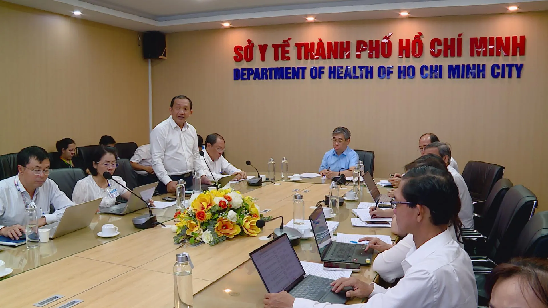 Đại biểu phát biểu, trao đổi các nội dung liên quan đến chương trình kết nối bệnh viện với trạm y tế
