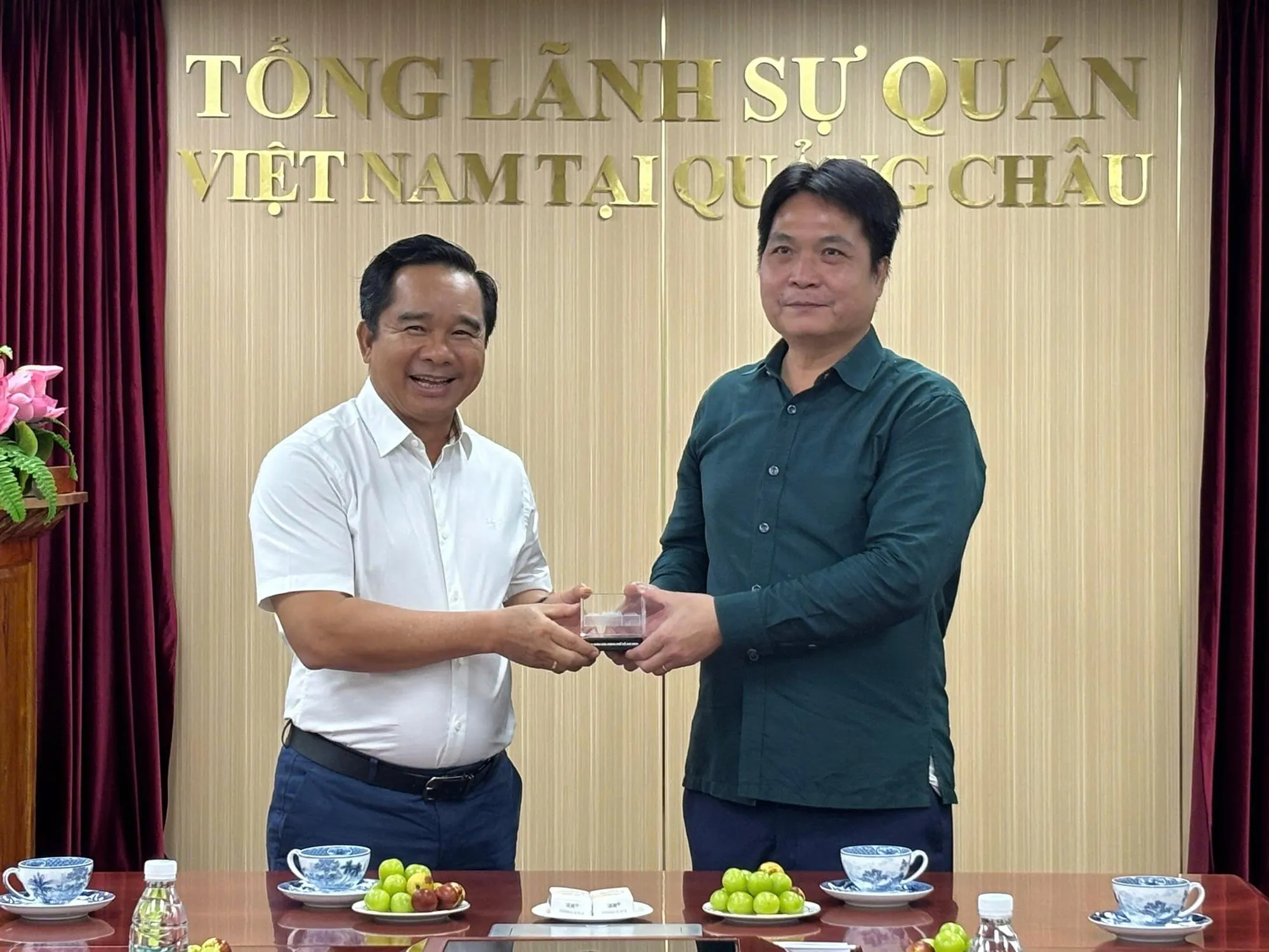 Chiều 29/9, Chủ tịch UBND TP. Hồ Chí Minh Nguyễn Văn Được đã đến thăm Tổng Lãnh sự quán Việt Nam tại Thành phố Quảng Châu, tỉnh Quảng Đông, Trung Quốc