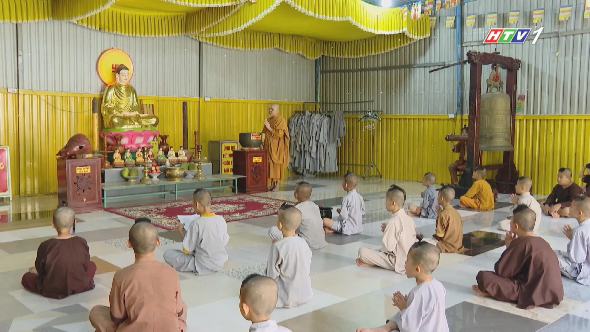 Từ mái nhà chung này, nhiều em đã lớn khôn, học đại học và tự xây dựng tổ ấm riêng. Có em lại chọn ở lại chùa, tiếp tục cùng sư thầy nuôi nấng những thế hệ tiếp theo