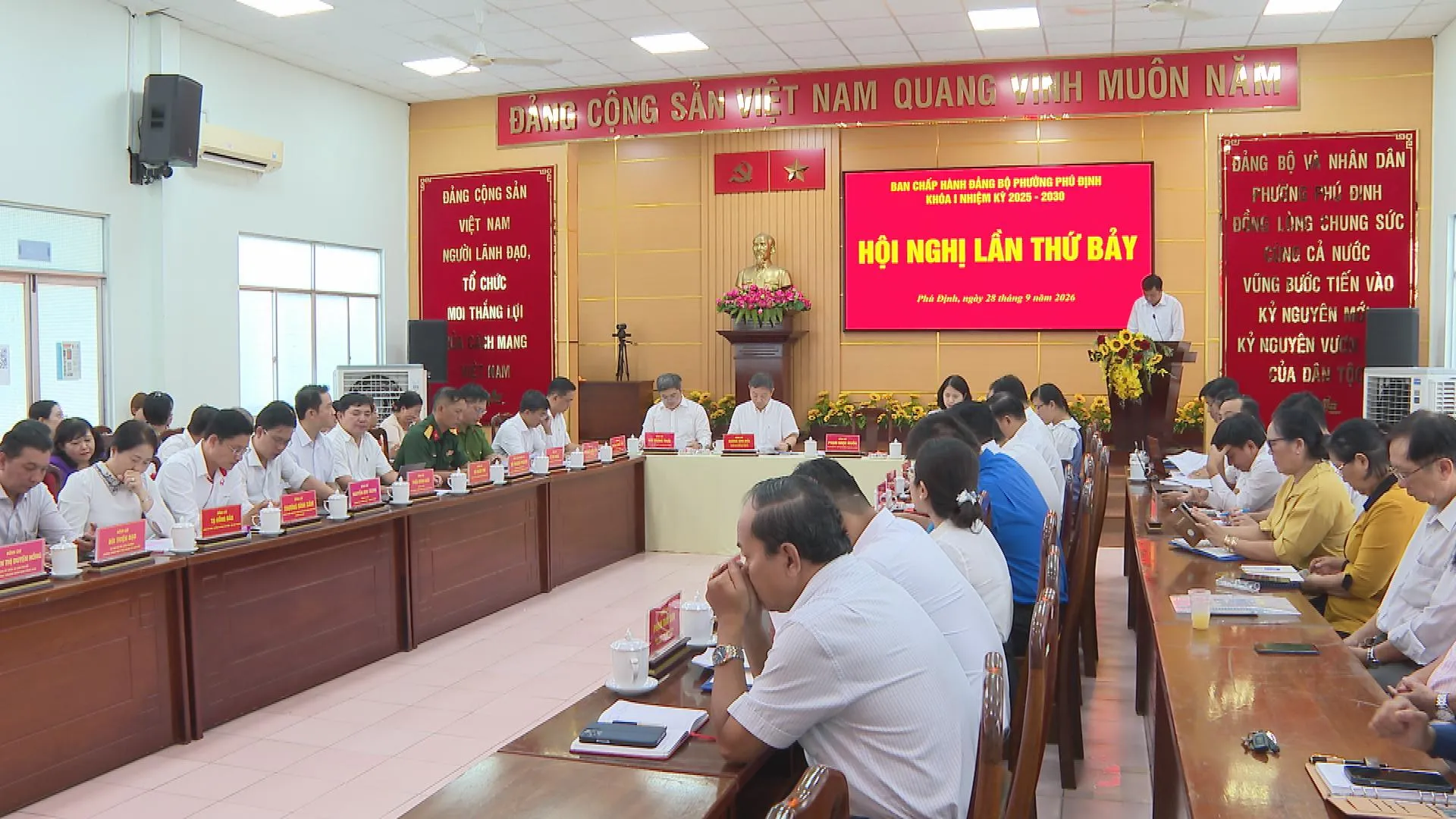 Toàn cảnh Hội nghị lần thứ bảy Ban Chấp hành Đảng bộ phường Phú Định khóa I, nhiệm kỳ 2025–2030