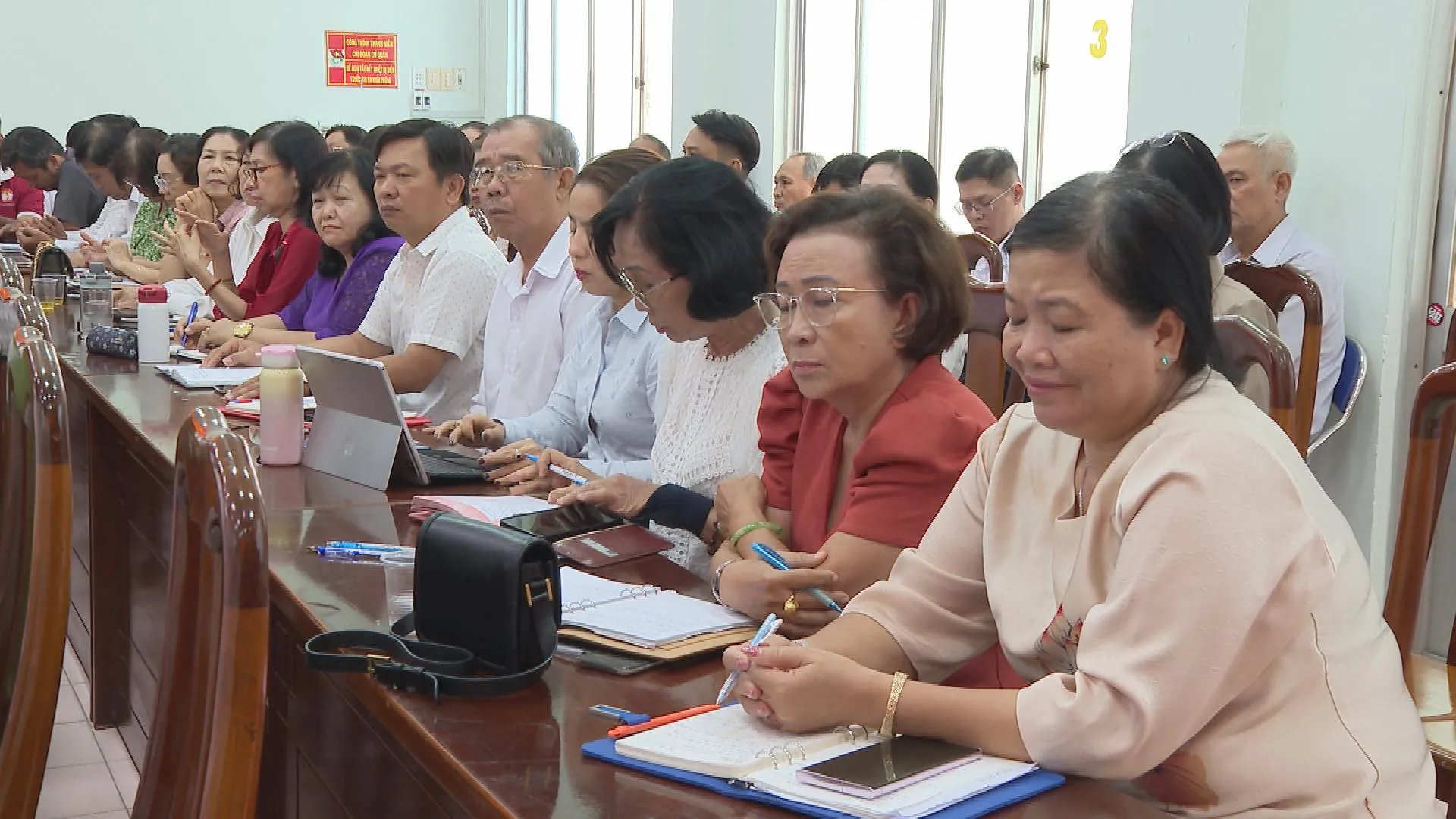 Các đại biểu tham dự Hội nghị lần thứ bảy Ban Chấp hành Đảng bộ phường Phú Định khóa I, nhiệm kỳ 2025–2030