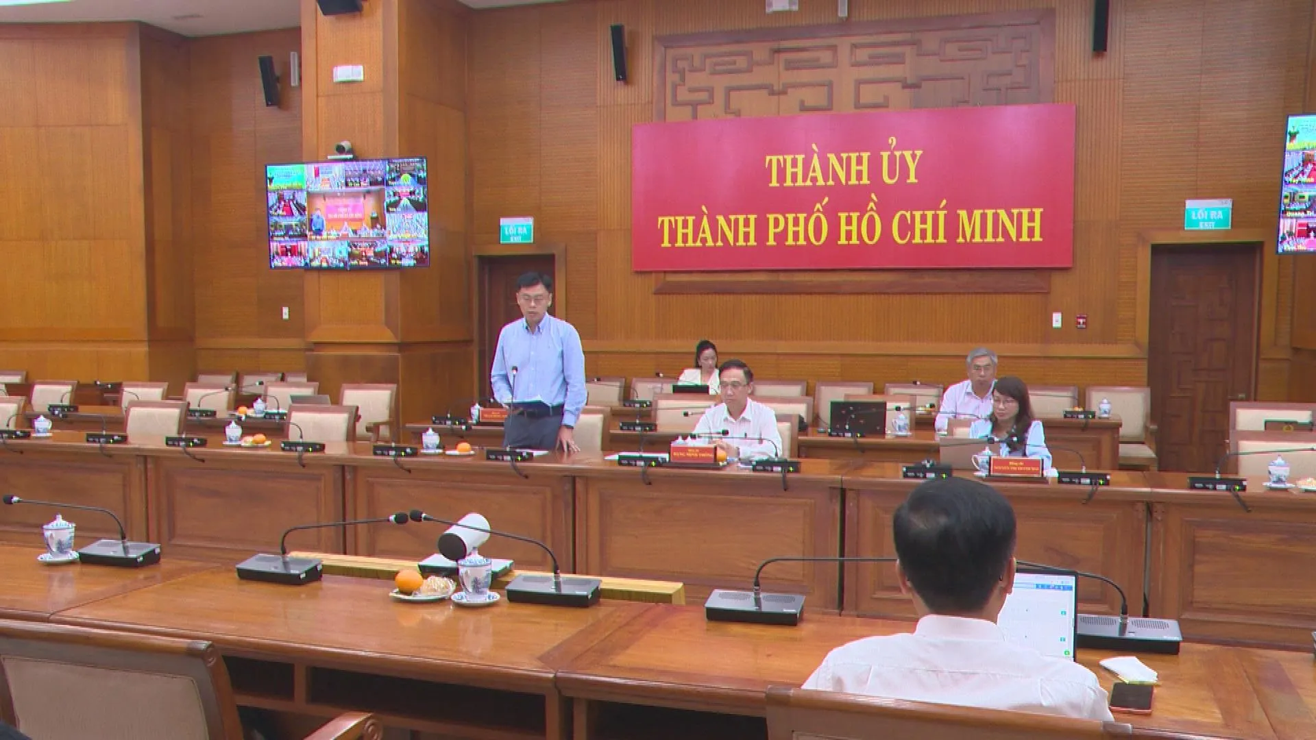 TP. Hồ Chí Minh thúc đẩy hạ tầng công nghệ và mở rộng thu hút đầu tư số - Ảnh 3. Đại diện lãnh đạo TP. Hồ Chí Minh phát biểu báo cáo kết quả phát triển hạ tầng công nghệ và các giải pháp thu hút đầu tư số