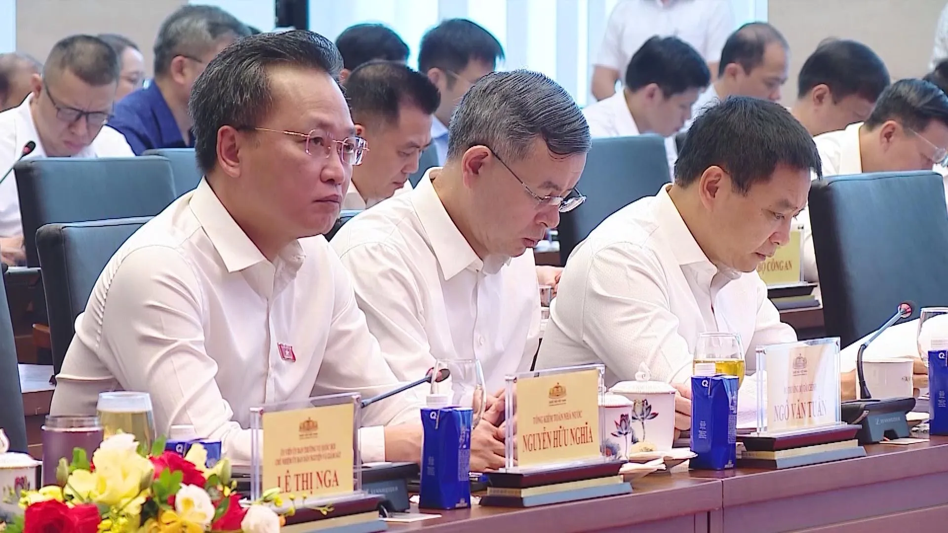 Hội Nghị Đại Biểu Quốc Hội Hoạt Động Chuyên Trách Tập Trung 17 Dự Án Luật - Ảnh 3. Các đại biểu tập trung nghiên cứu tài liệu tại Hội nghị đại biểu Quốc hội hoạt động chuyên trách lần thứ Nhất