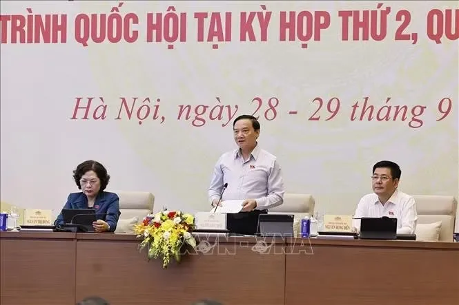Phó Chủ tịch Quốc hội Nguyễn Khắc Định phát biểu.