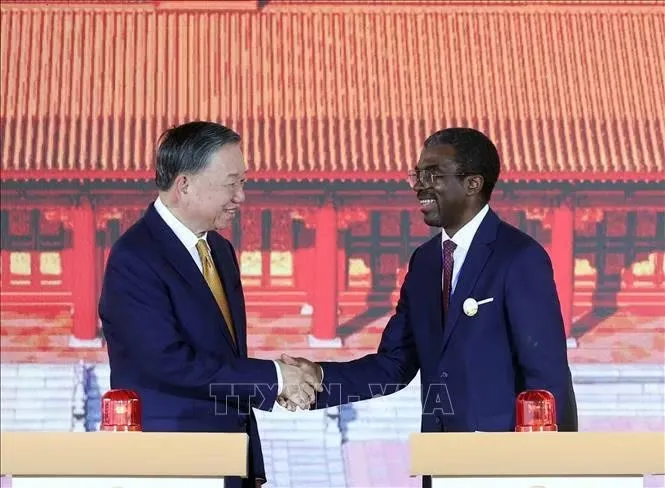 Tổng Bí thư, Chủ tịch nước Tô Lâm và ông Lazare Eloundou Assomo, Giám đốc Trung tâm Di sản Thế giới của UNESCO. Ảnh: Thống Nhất/TTXVN Tổng Bí thư, Chủ tịch nước Tô Lâm và ông Lazare Eloundou Assomo, Giám đốc Trung tâm Di sản Thế giới của UNESCO - Ảnh: Thống Nhất - TTXVN