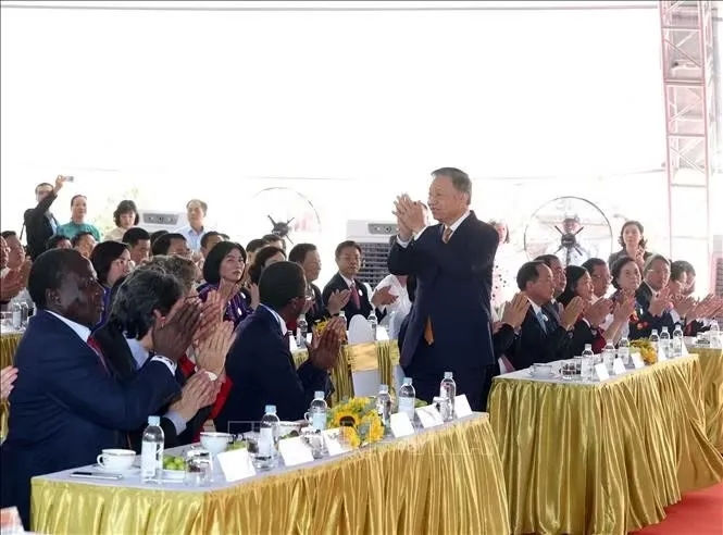 Tổng Bí thư, Chủ tịch nước Tô Lâm và các đồng chí lãnh đạo dự Lễ khởi công . Ảnh: Thống Nhất/TTXVN Tổng Bí thư, Chủ tịch nước Tô Lâm và các đồng chí lãnh đạo dự Lễ khởi công - Ảnh: Thống Nhất - TTXVN